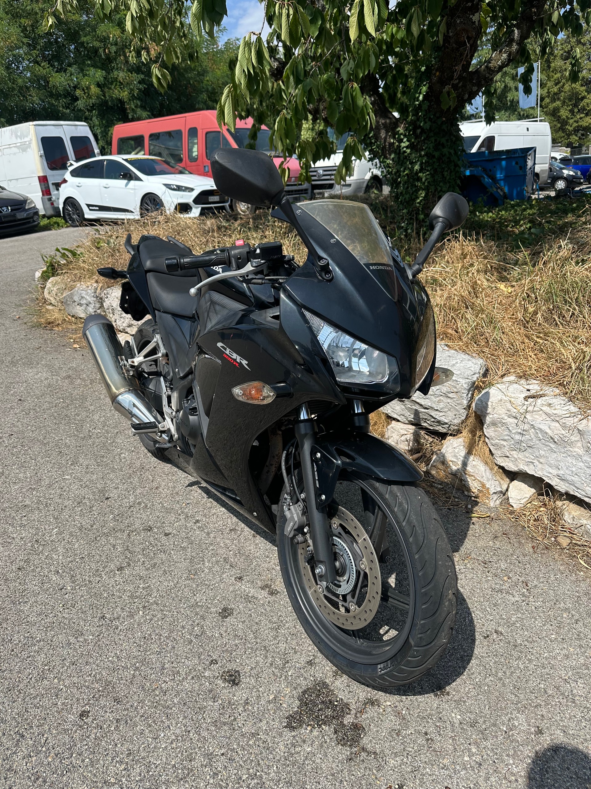 HONDA CBR 300 R-image-1