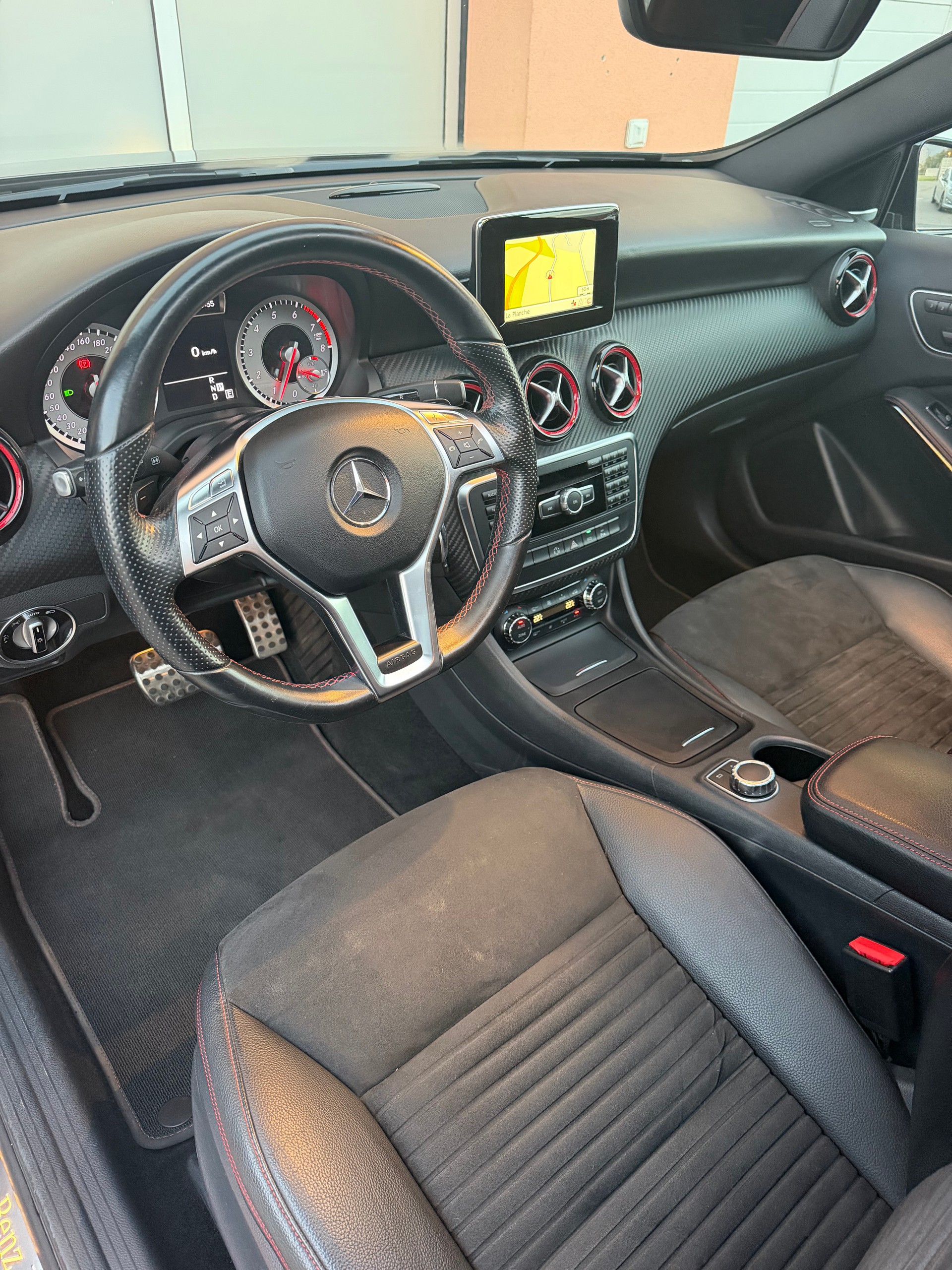 MERCEDES-BENZ A 250 Sport 7G-DCT-image-8