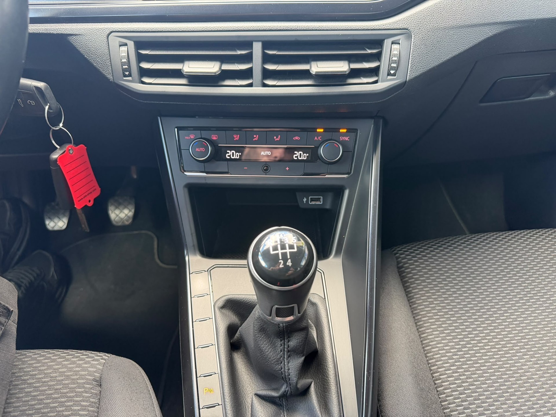 VW Polo 1.0 BMT Trendline-image-10