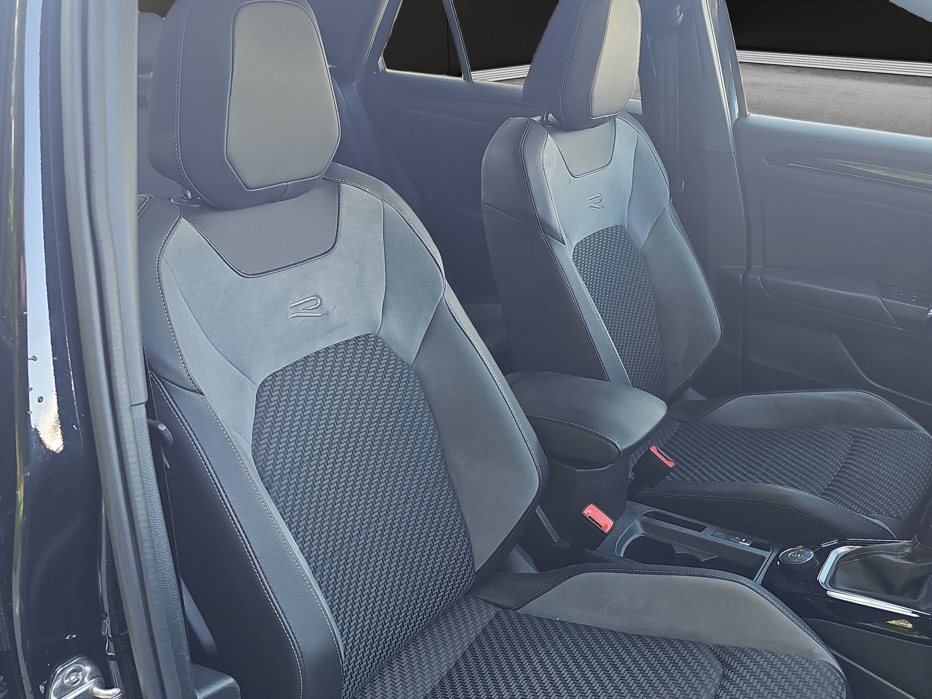 VW T-Roc 2.0 TSI R DSG 4Motion-image-11