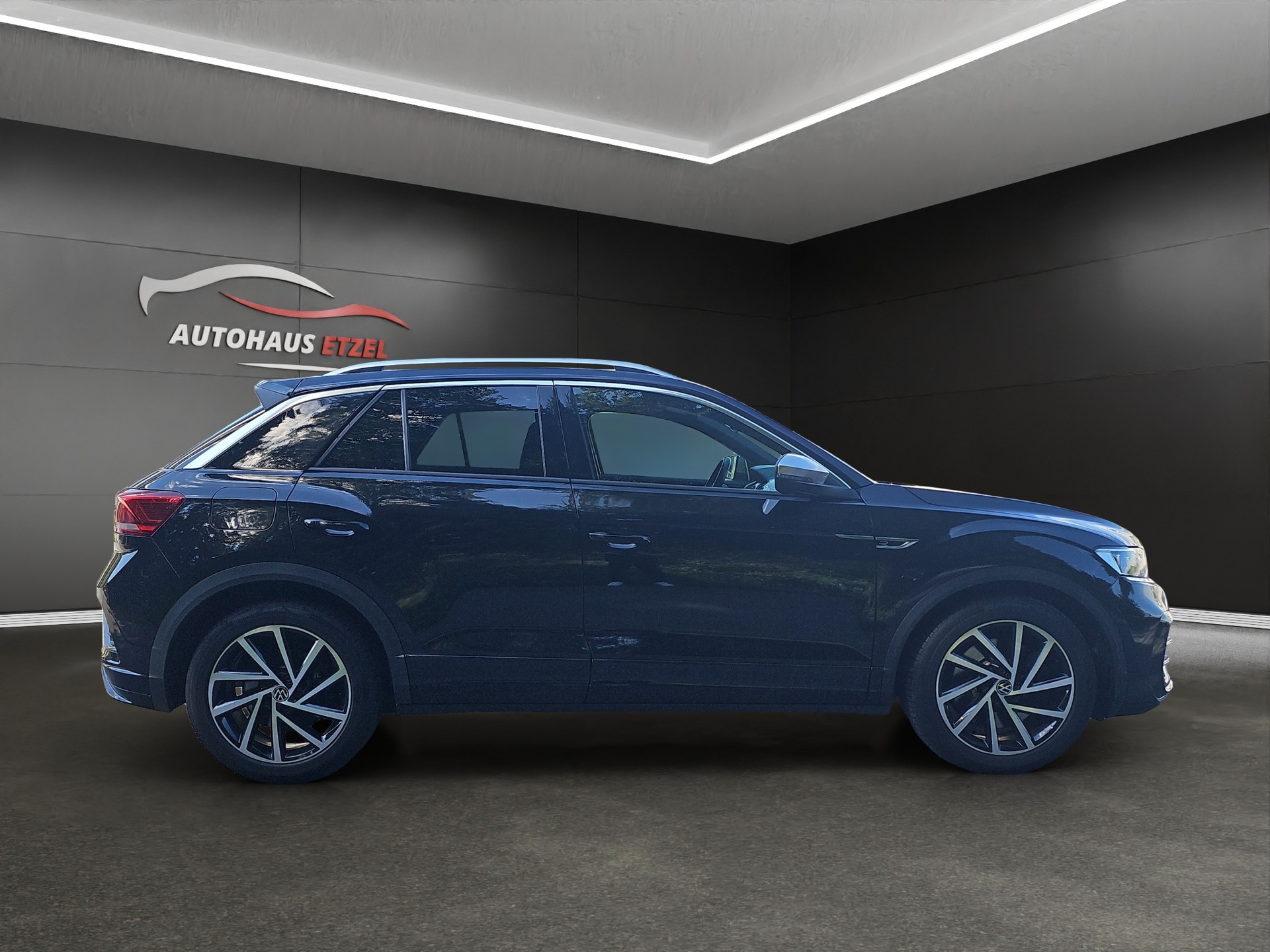 VW T-Roc 2.0 TSI R DSG 4Motion-image-3