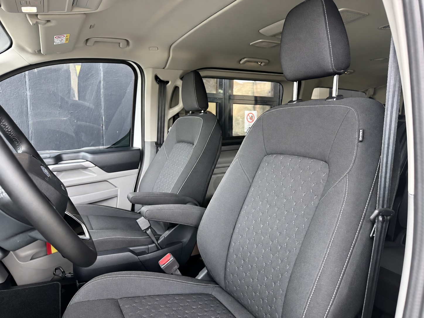 FORD Tourneo Bus 340 L1H1 PHEV Titanium-image-13