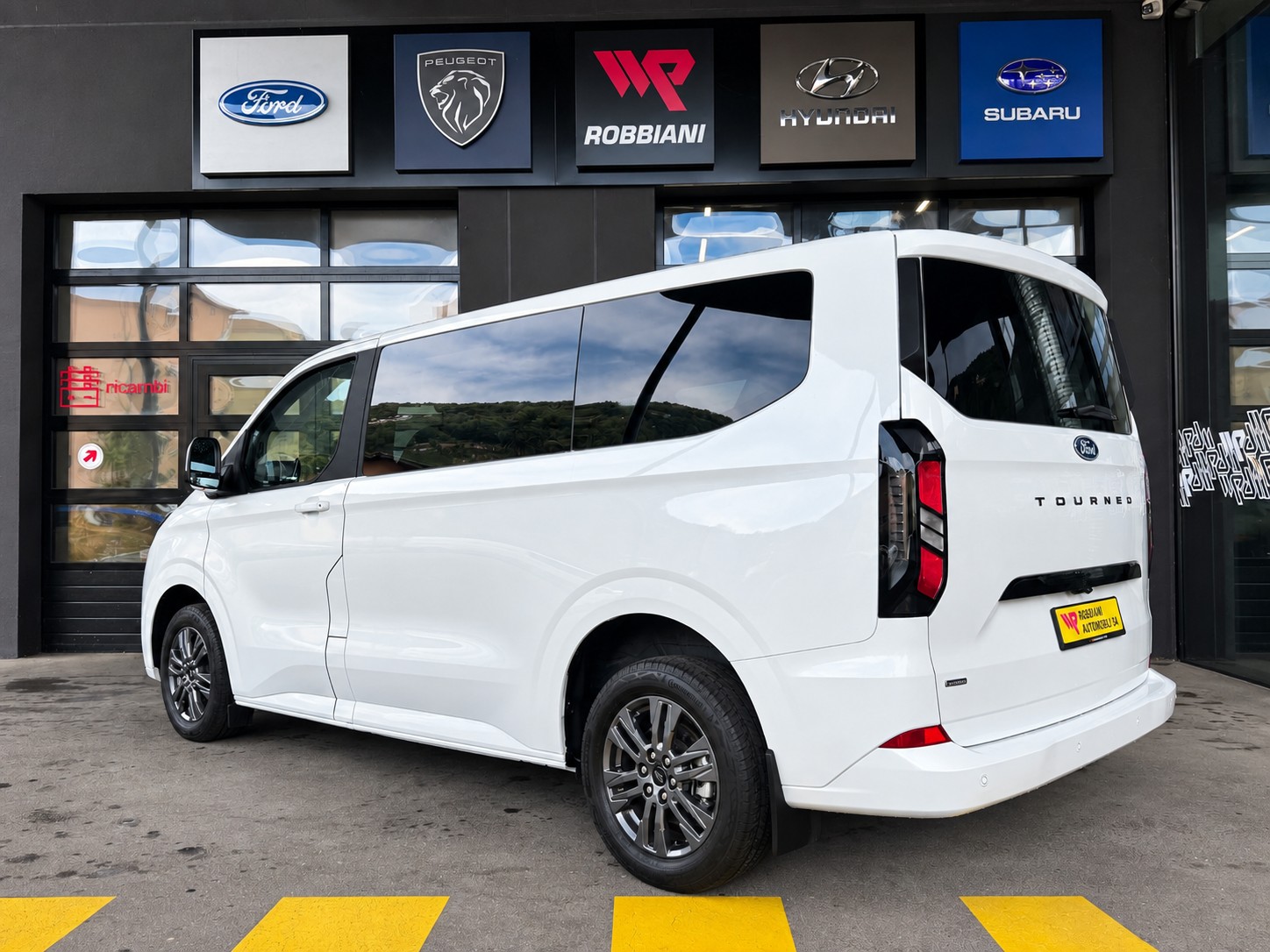 FORD Tourneo Bus 340 L1H1 PHEV Titanium-image-3