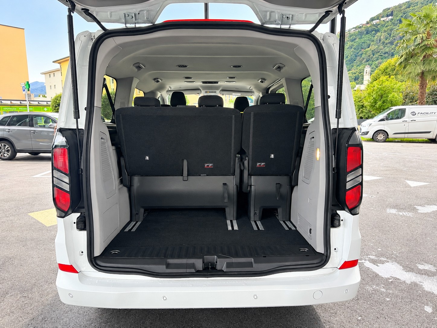 FORD Tourneo Bus 340 L1H1 PHEV Titanium-image-8