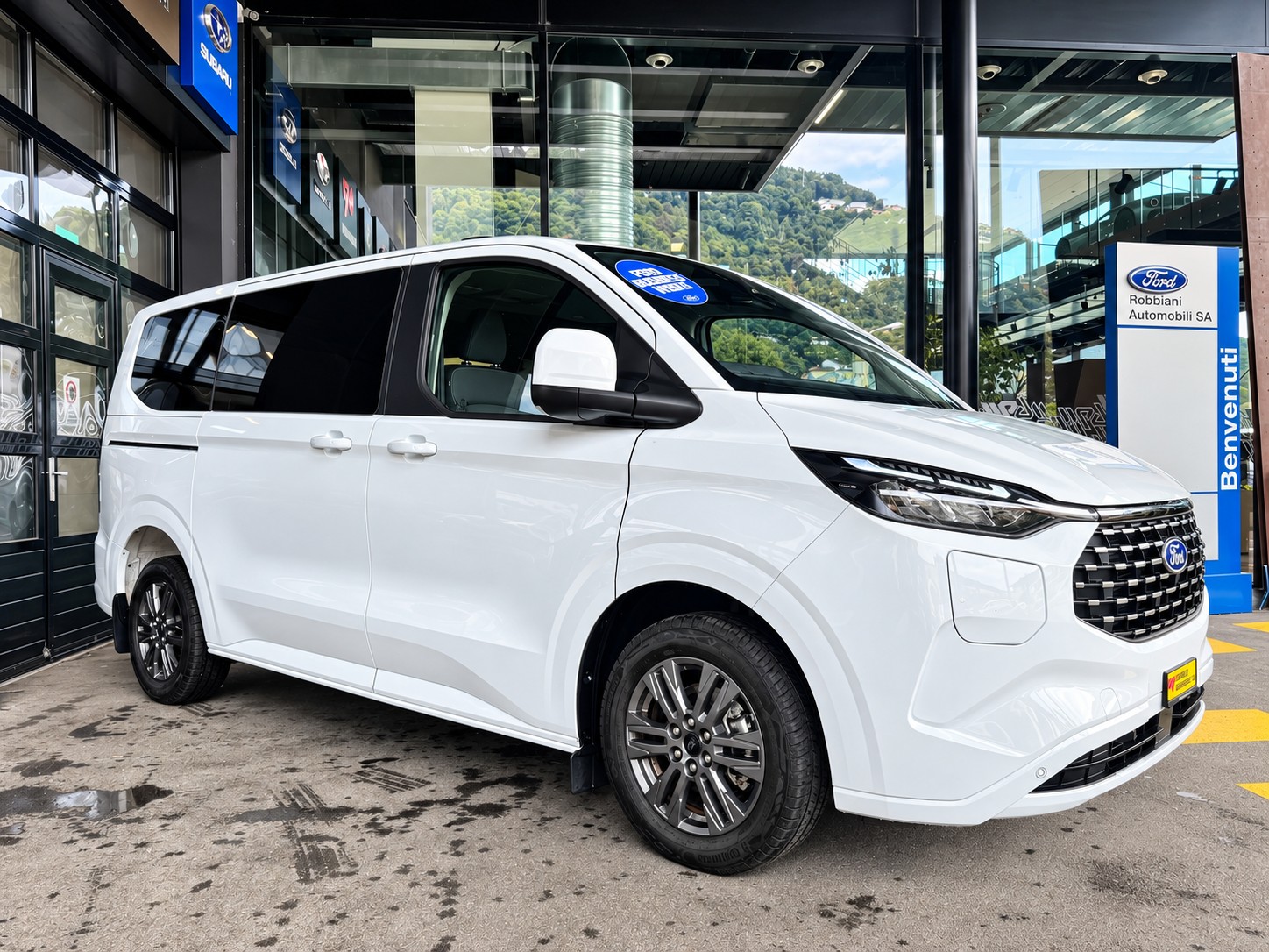 FORD Tourneo Bus 340 L1H1 PHEV Titanium-image-4