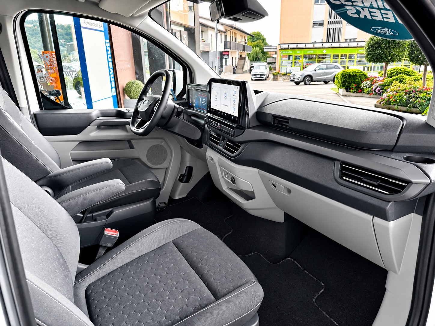 FORD Tourneo Bus 340 L1H1 PHEV Titanium-image-14