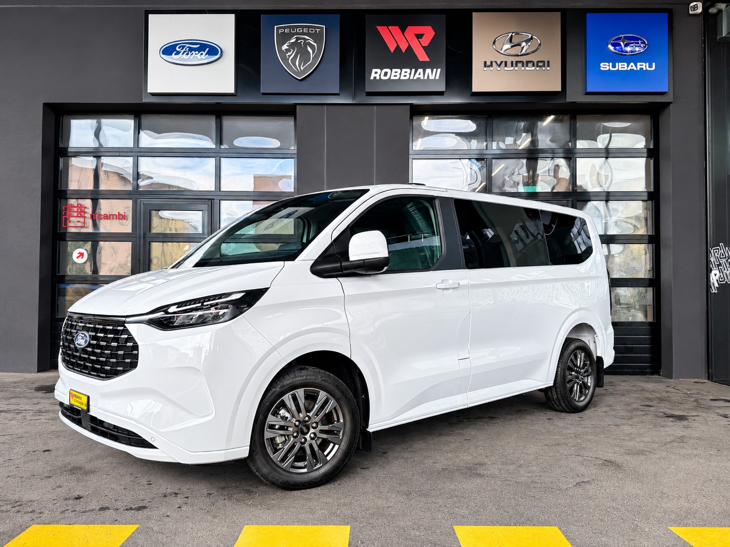 FORD Tourneo Bus 340 L1H1 PHEV Titanium-image-0