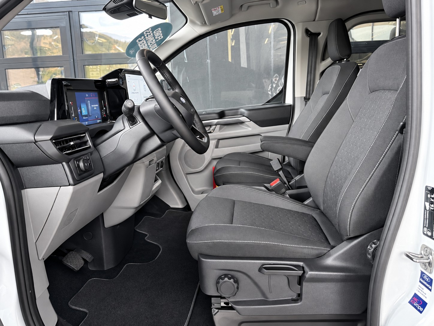 FORD Tourneo Bus 340 L1H1 PHEV Titanium-image-9