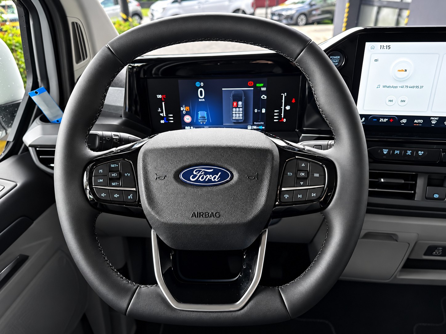 FORD Tourneo Bus 340 L1H1 PHEV Titanium-image-17