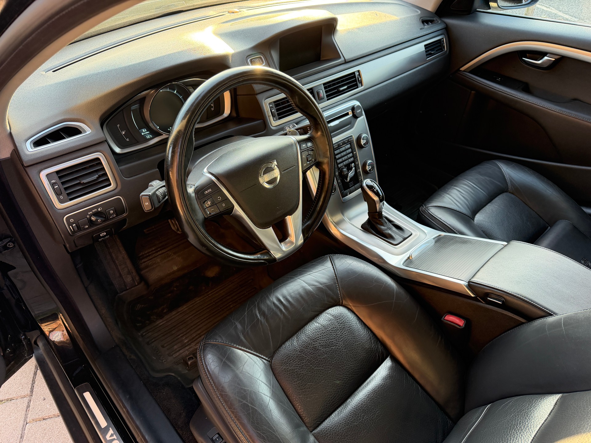 VOLVO XC70 D4 AWD Husky Edition Geartronic-image-11