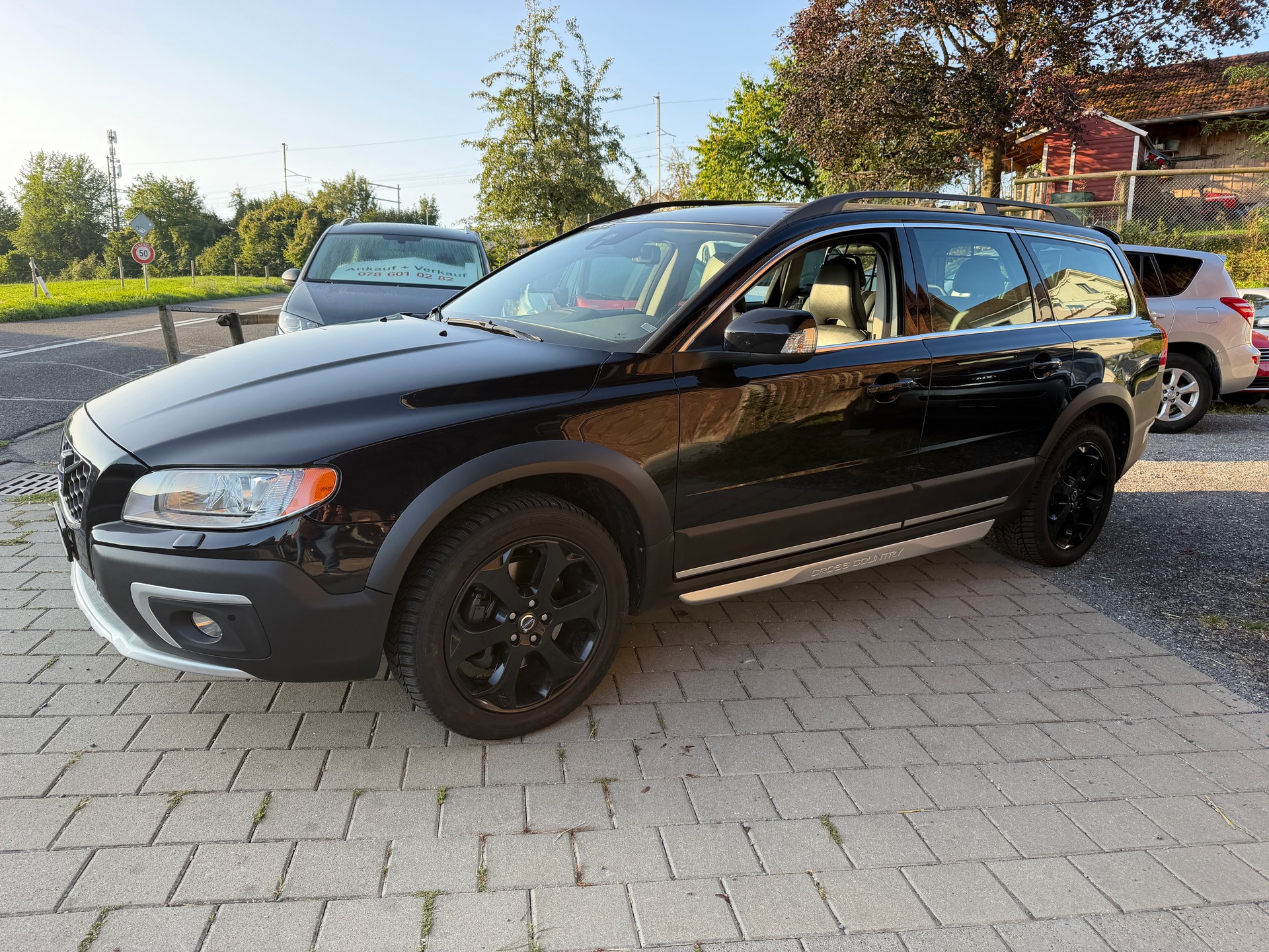 VOLVO XC70 D4 AWD Husky Edition Geartronic-image-3