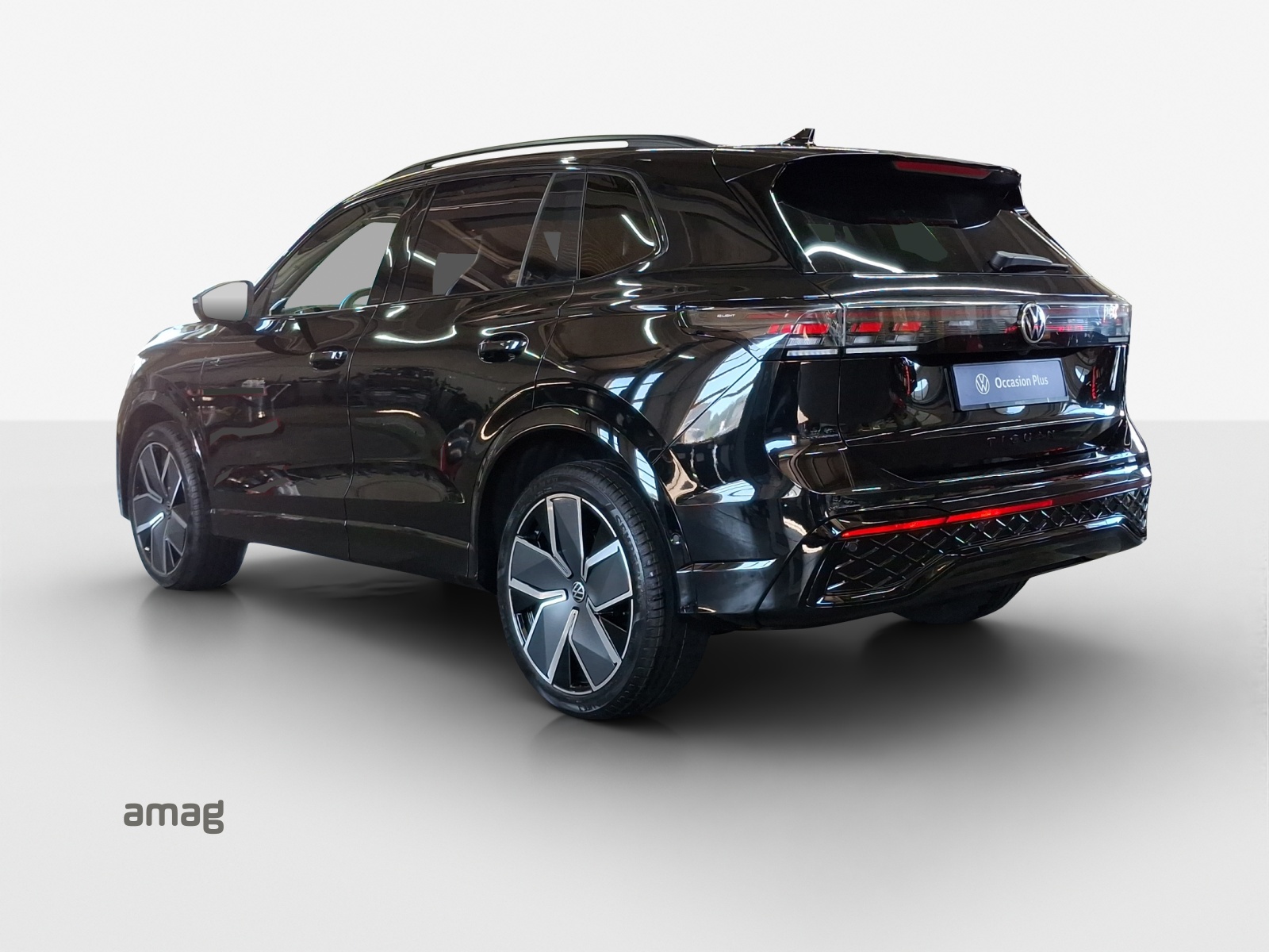 VW Tiguan 2.0 TSI DSG R-Line 4Motion-image-2