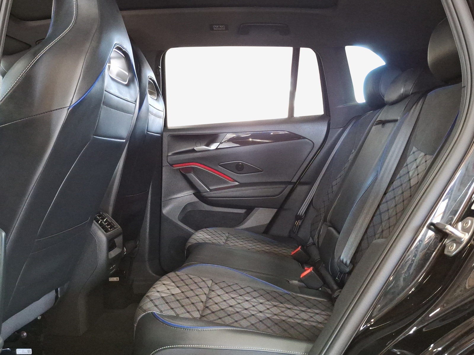 VW Tiguan 2.0 TSI DSG R-Line 4Motion-image-11