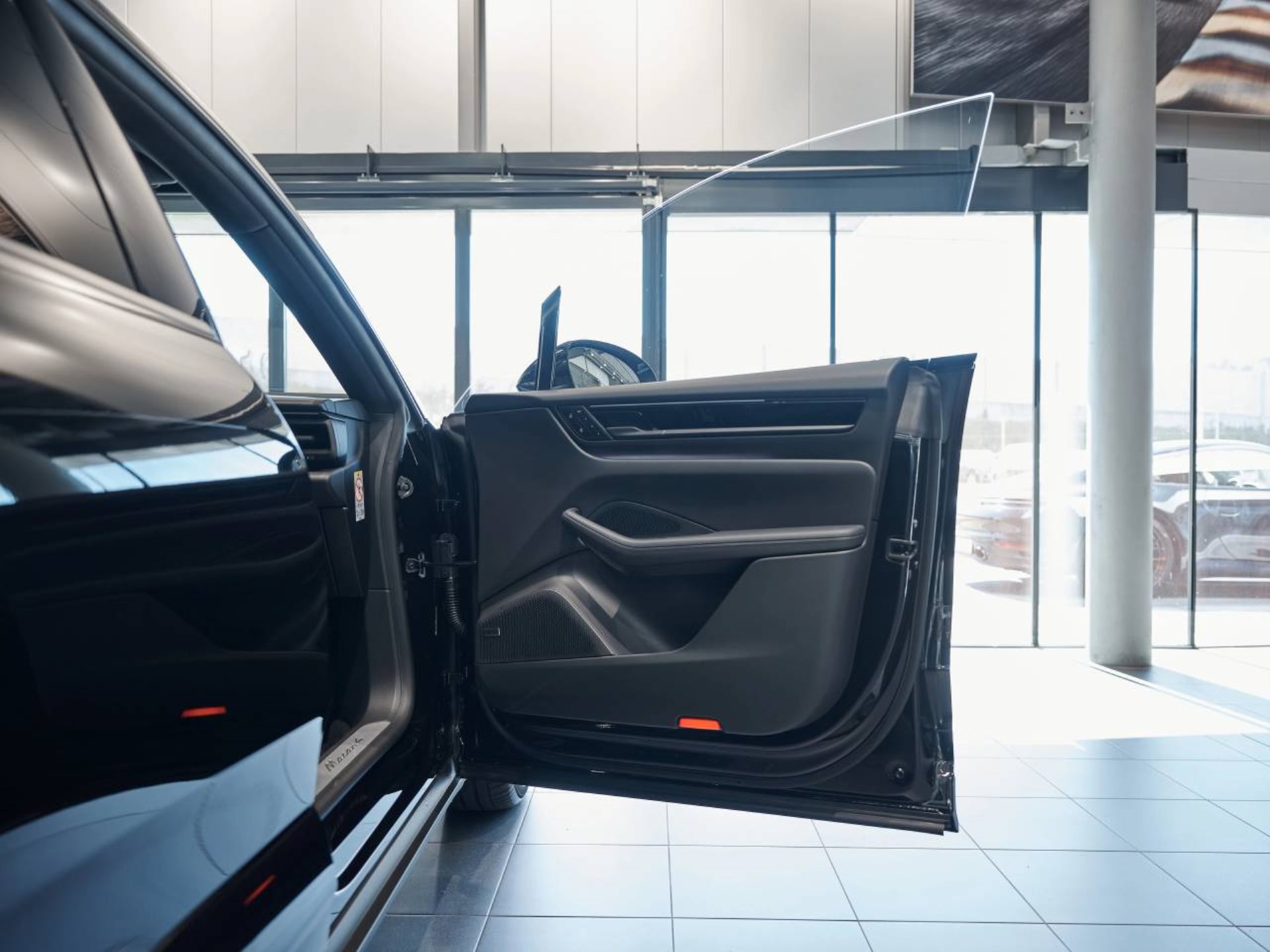 PORSCHE Macan 4-image-22