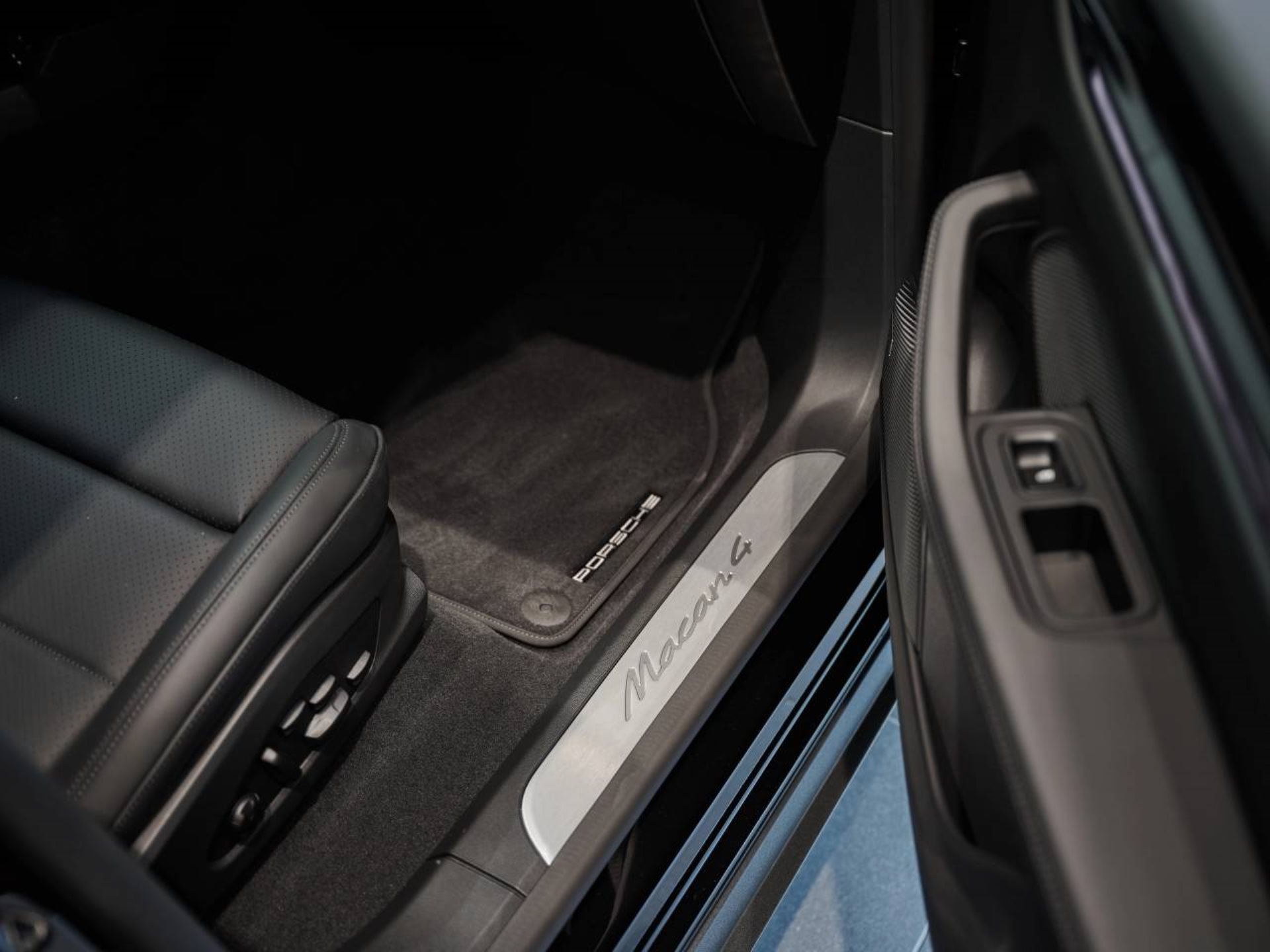 PORSCHE Macan 4-image-23
