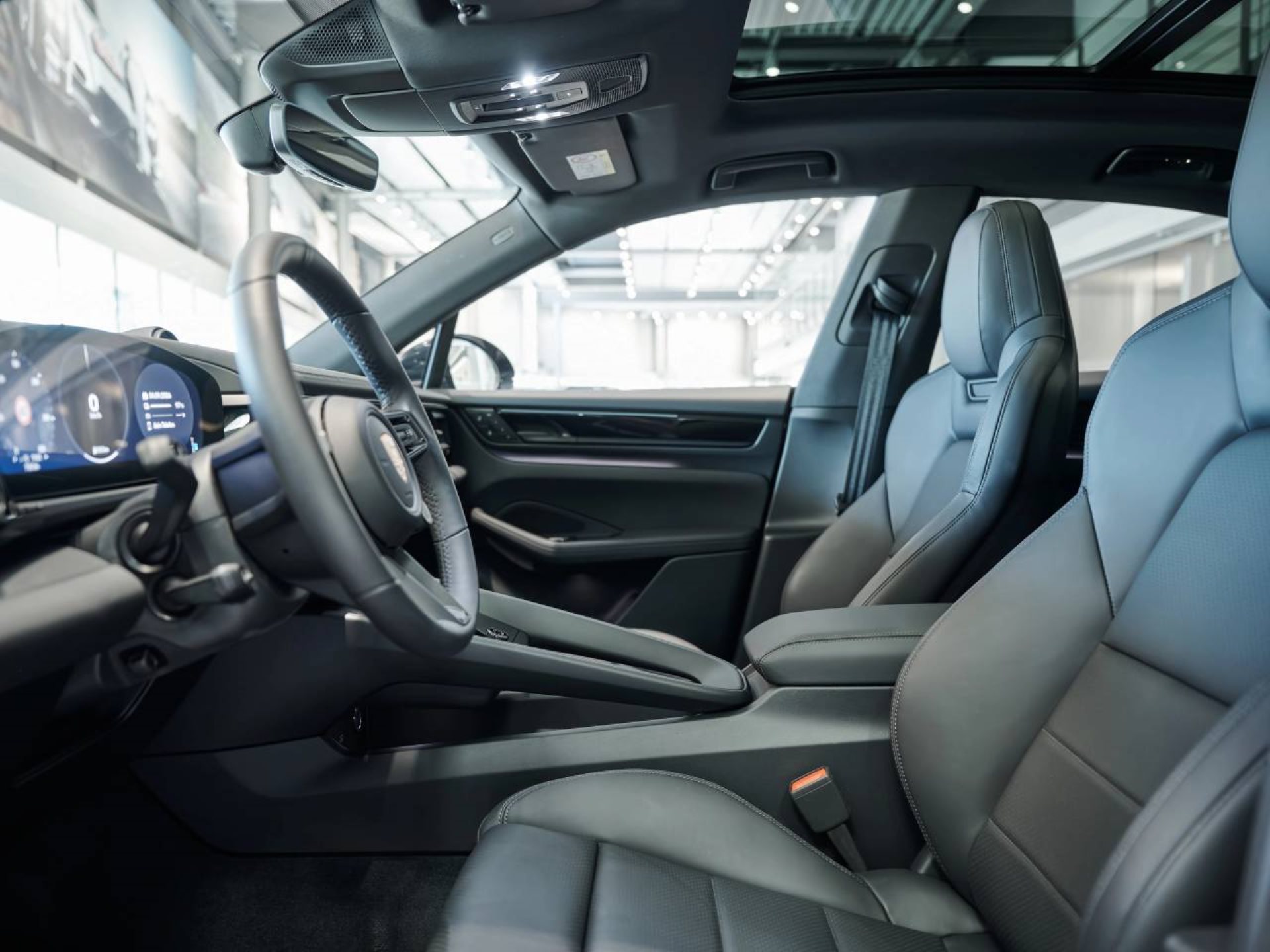 PORSCHE Macan 4-image-3