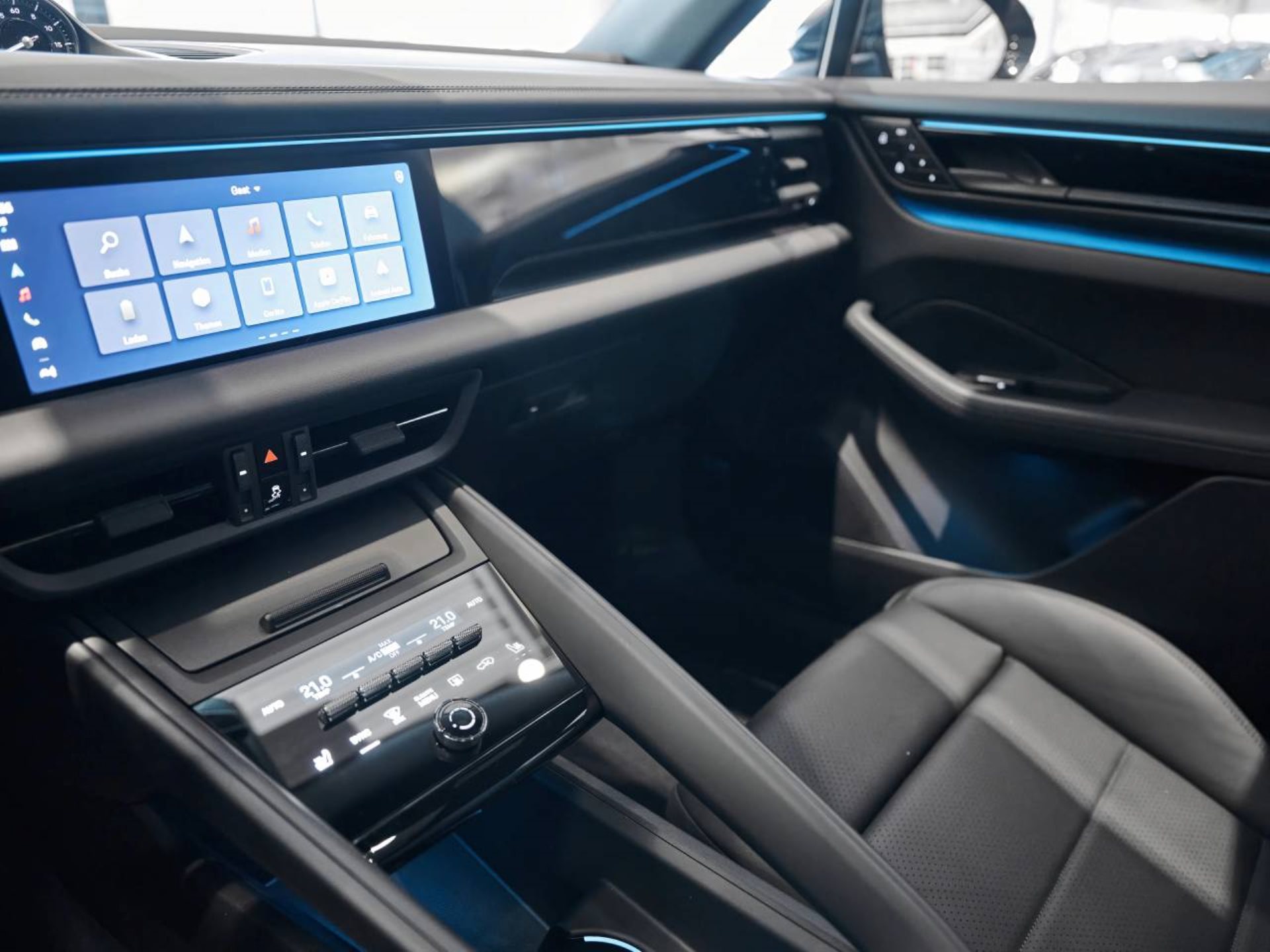 PORSCHE Macan 4-image-17