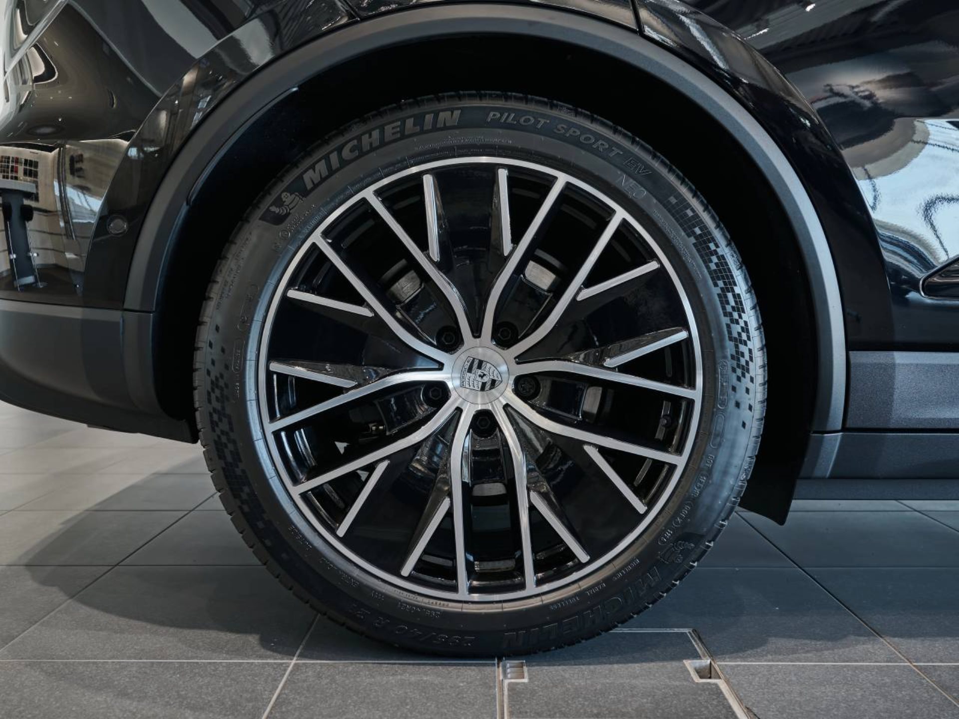 PORSCHE Macan 4-image-28