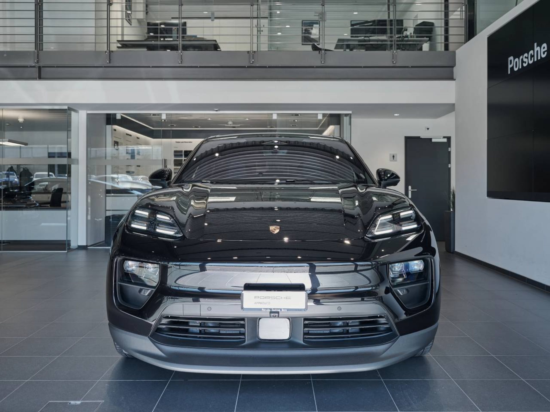 PORSCHE Macan 4-image-9