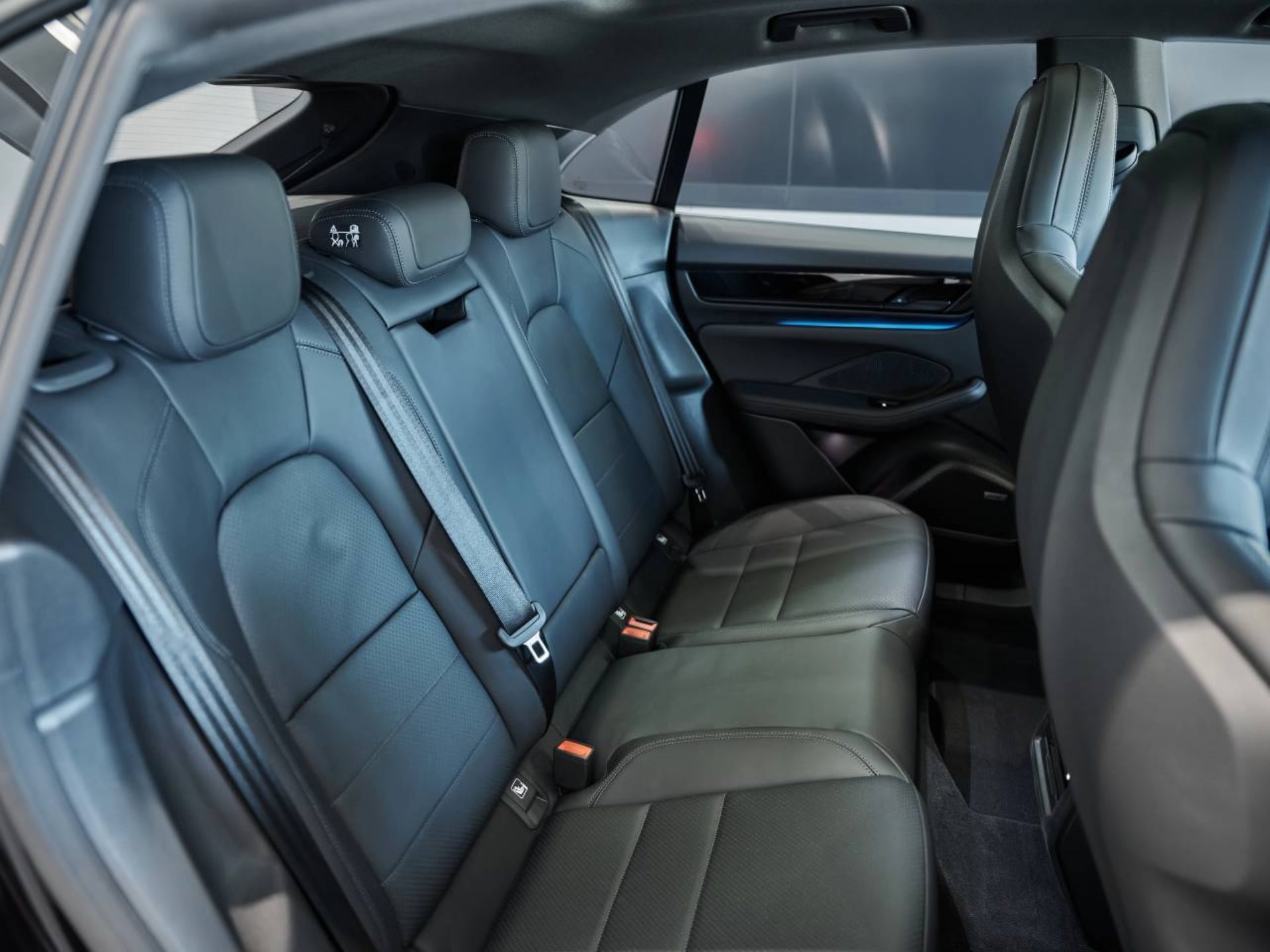 PORSCHE Macan 4-image-19