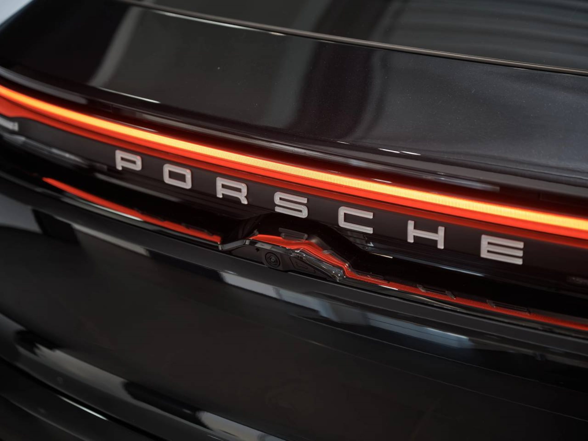 PORSCHE Macan 4-image-27