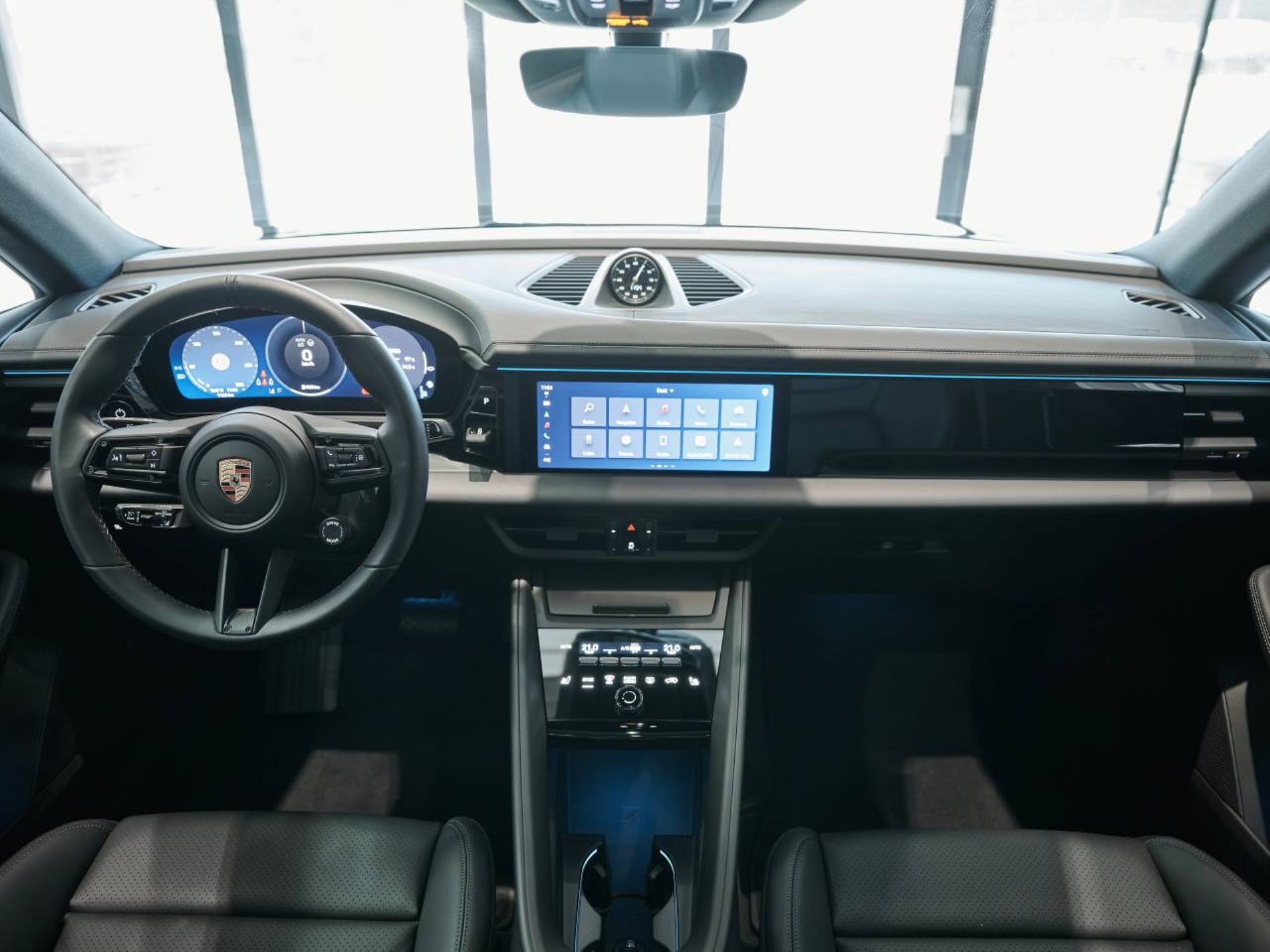 PORSCHE Macan 4-image-16