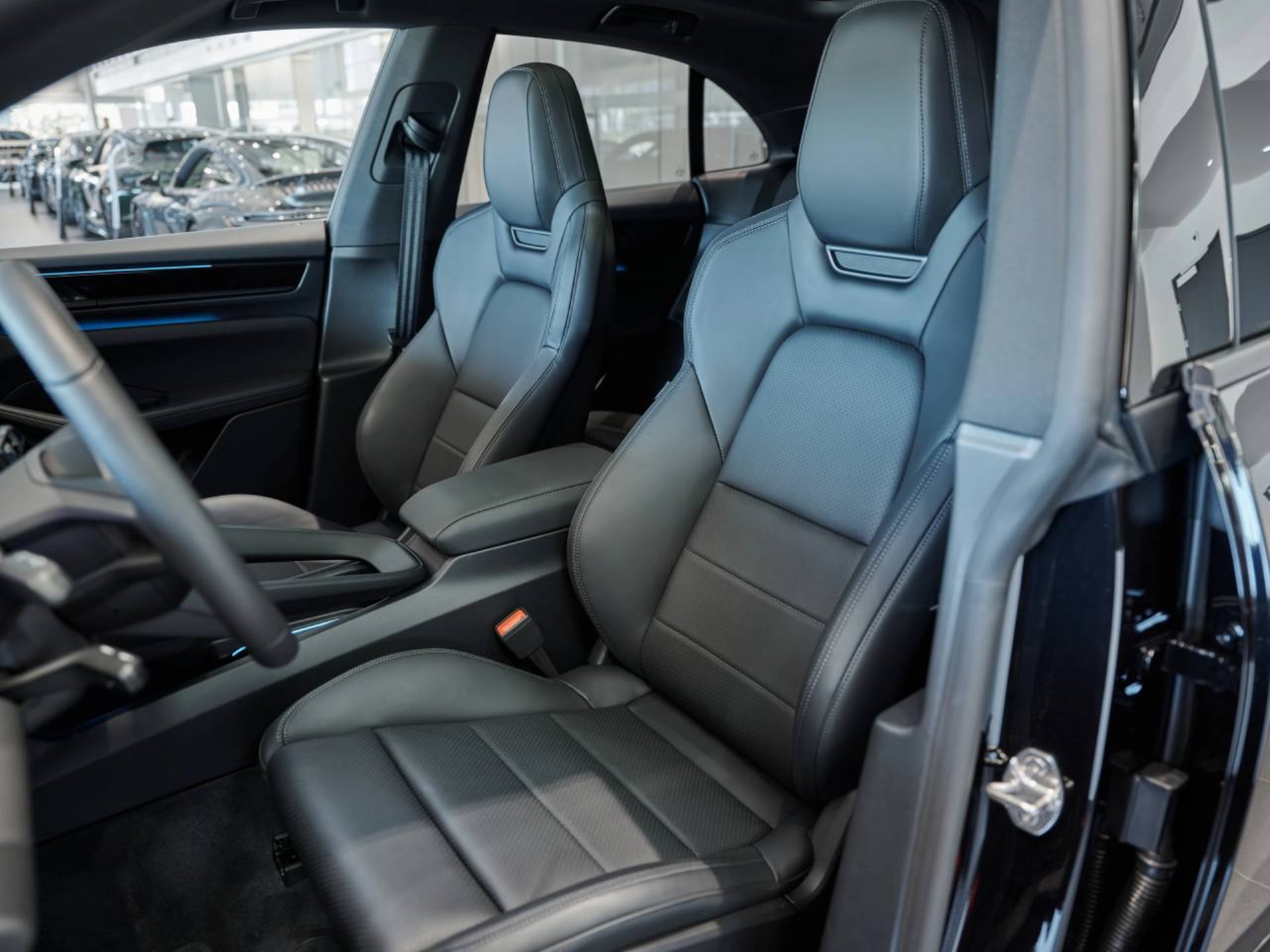 PORSCHE Macan 4-image-4