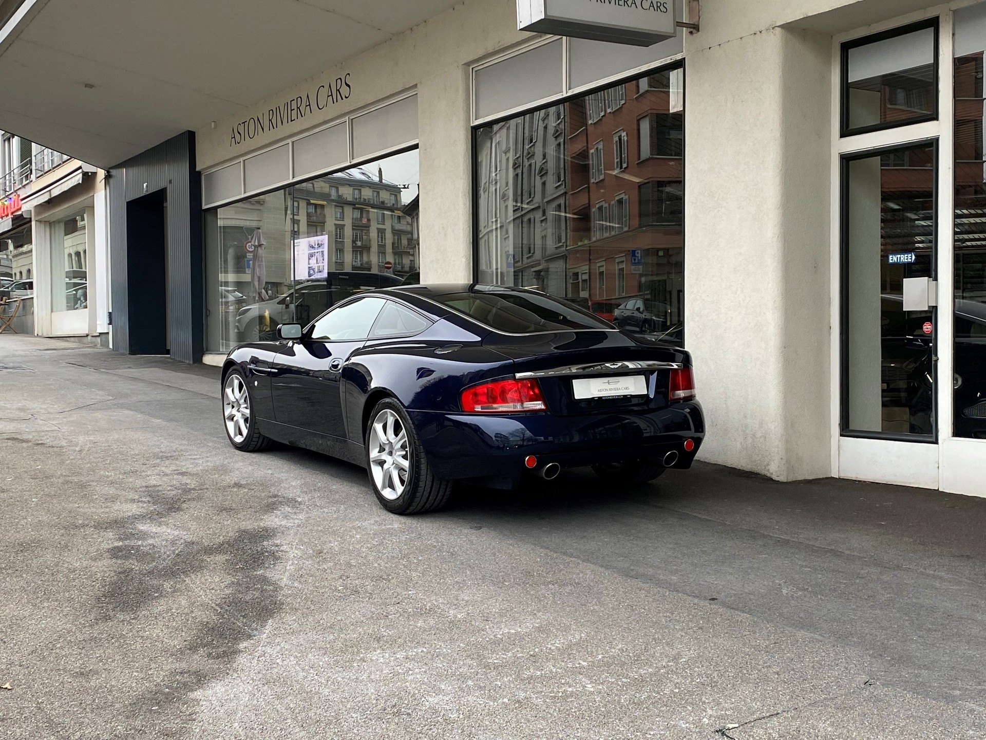 ASTON MARTIN Vanquish V12 5.9-48-image-2