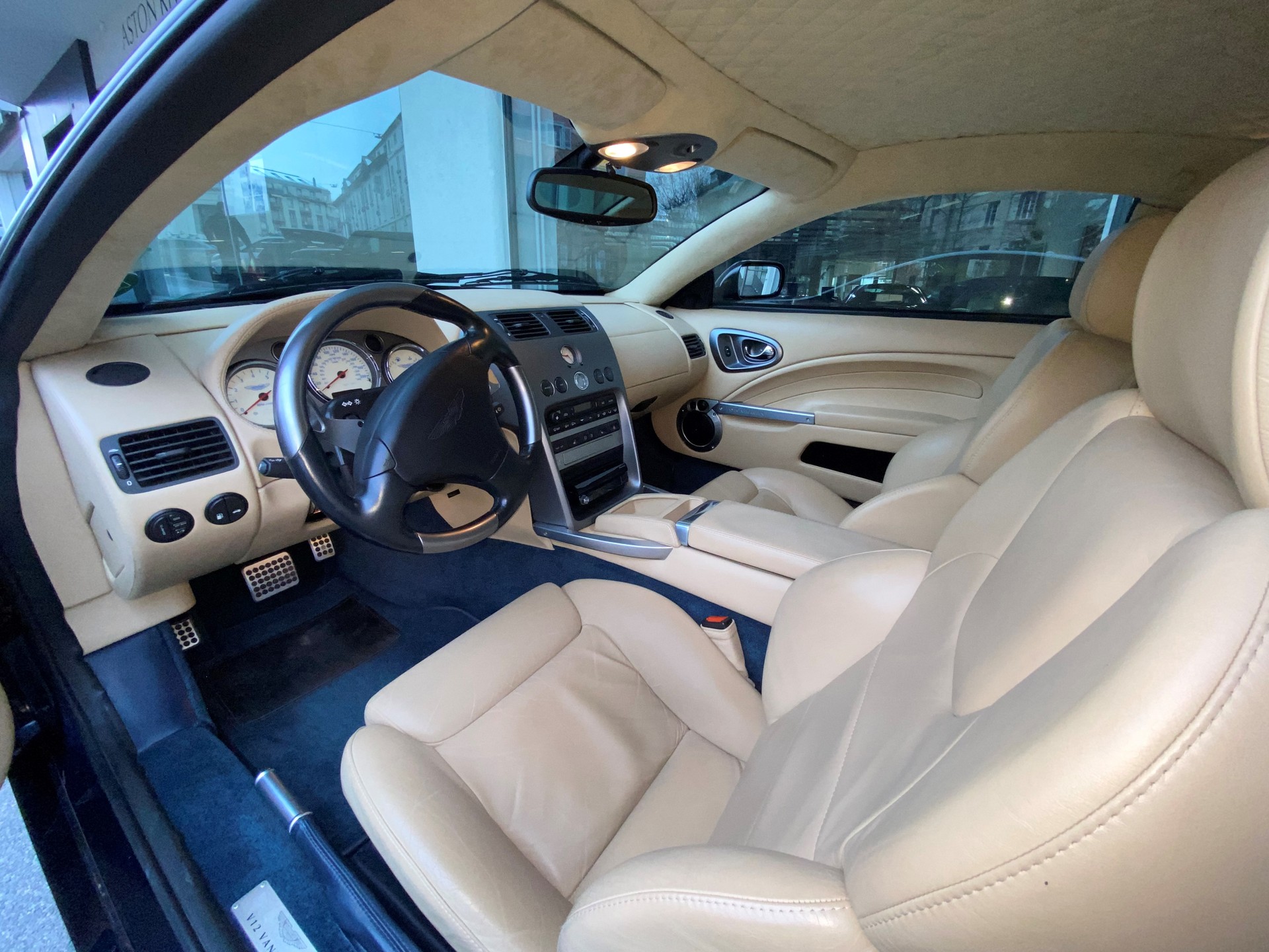 ASTON MARTIN Vanquish V12 5.9-48-image-6