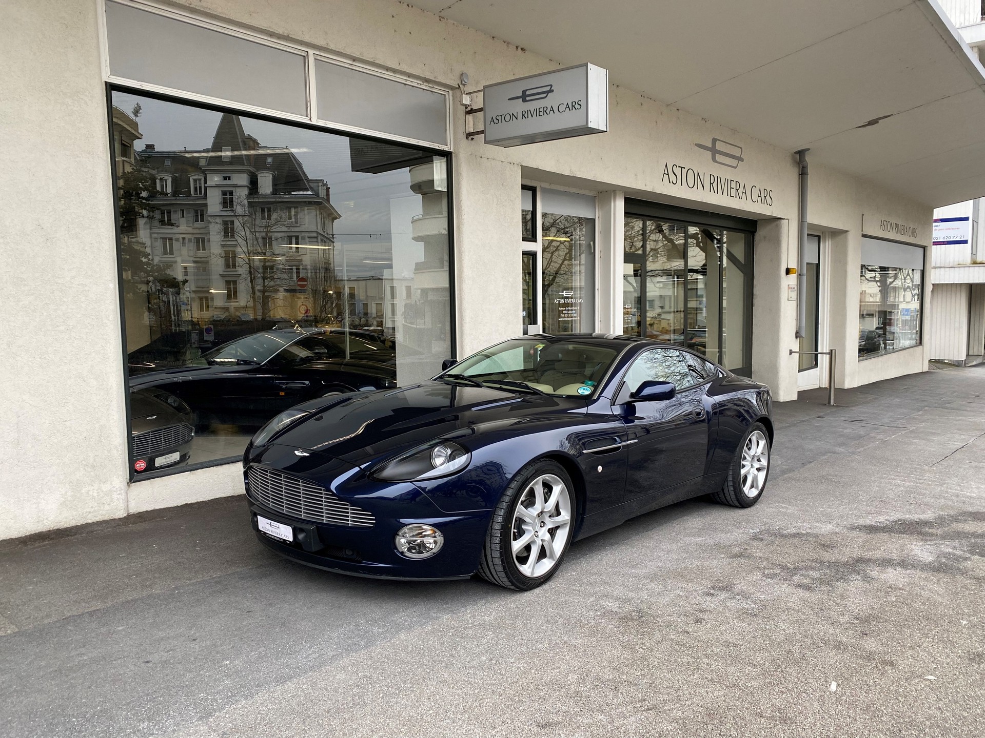 ASTON MARTIN Vanquish V12 5.9-48-image-0
