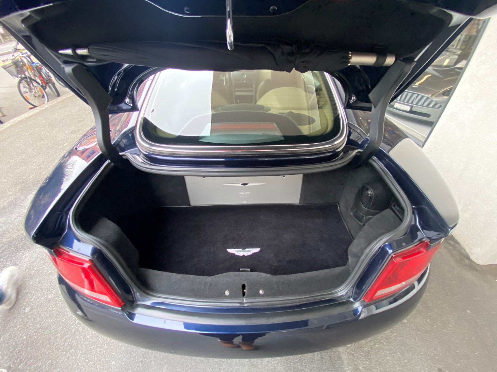 ASTON MARTIN Vanquish V12 5.9-48-image-10