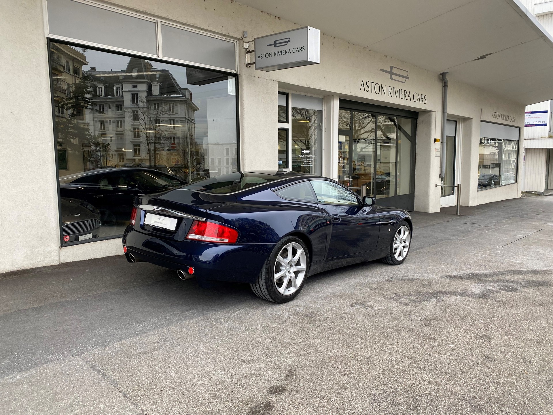 ASTON MARTIN Vanquish V12 5.9-48-image-5
