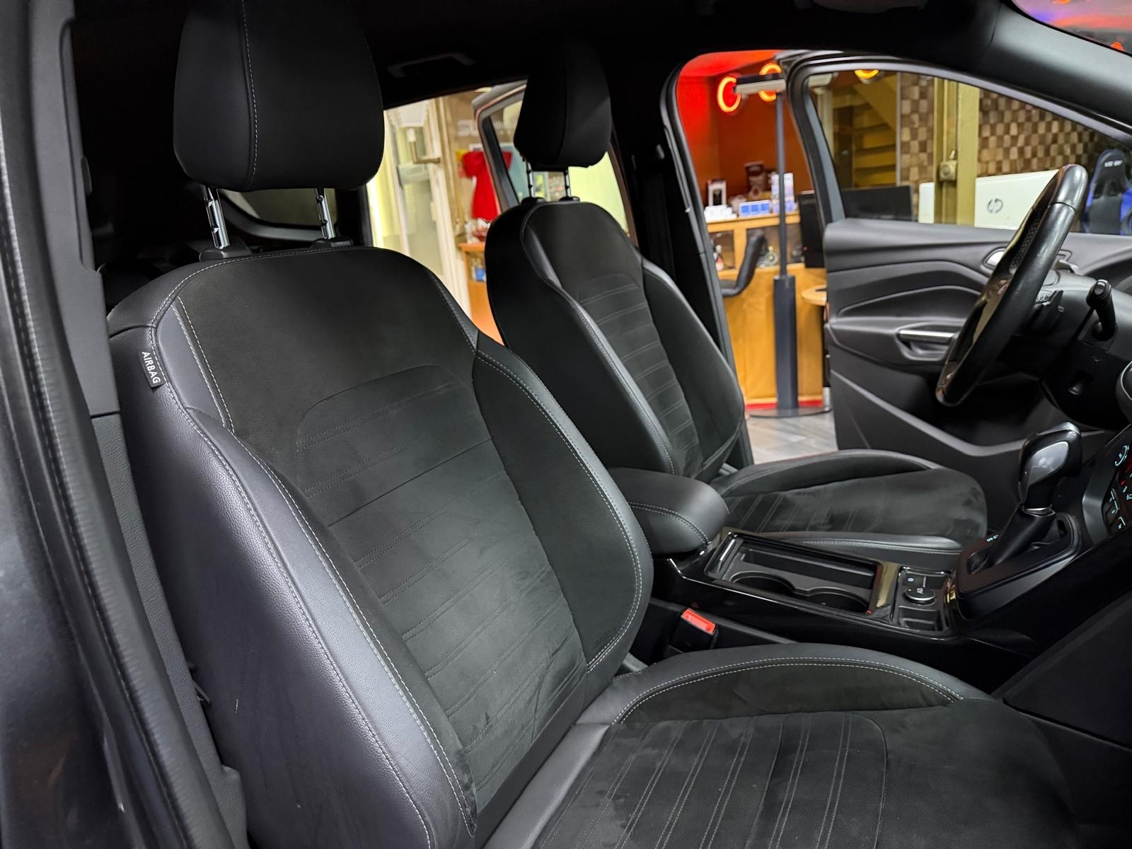 FORD Kuga 2.0 TDCi ST Line 4WD PowerShift-image-9