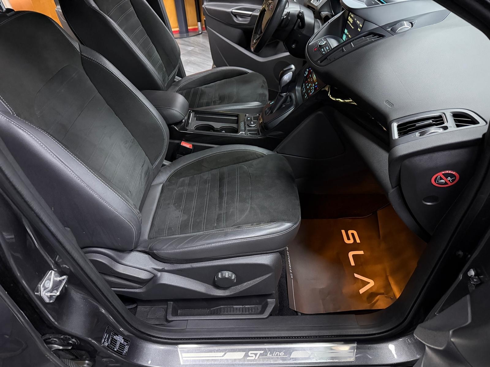 FORD Kuga 2.0 TDCi ST Line 4WD PowerShift-image-10