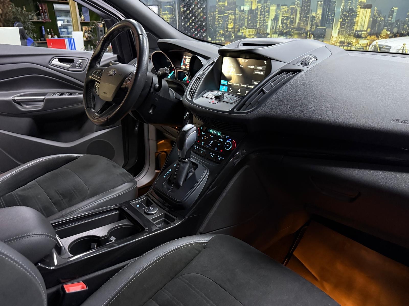 FORD Kuga 2.0 TDCi ST Line 4WD PowerShift-image-8