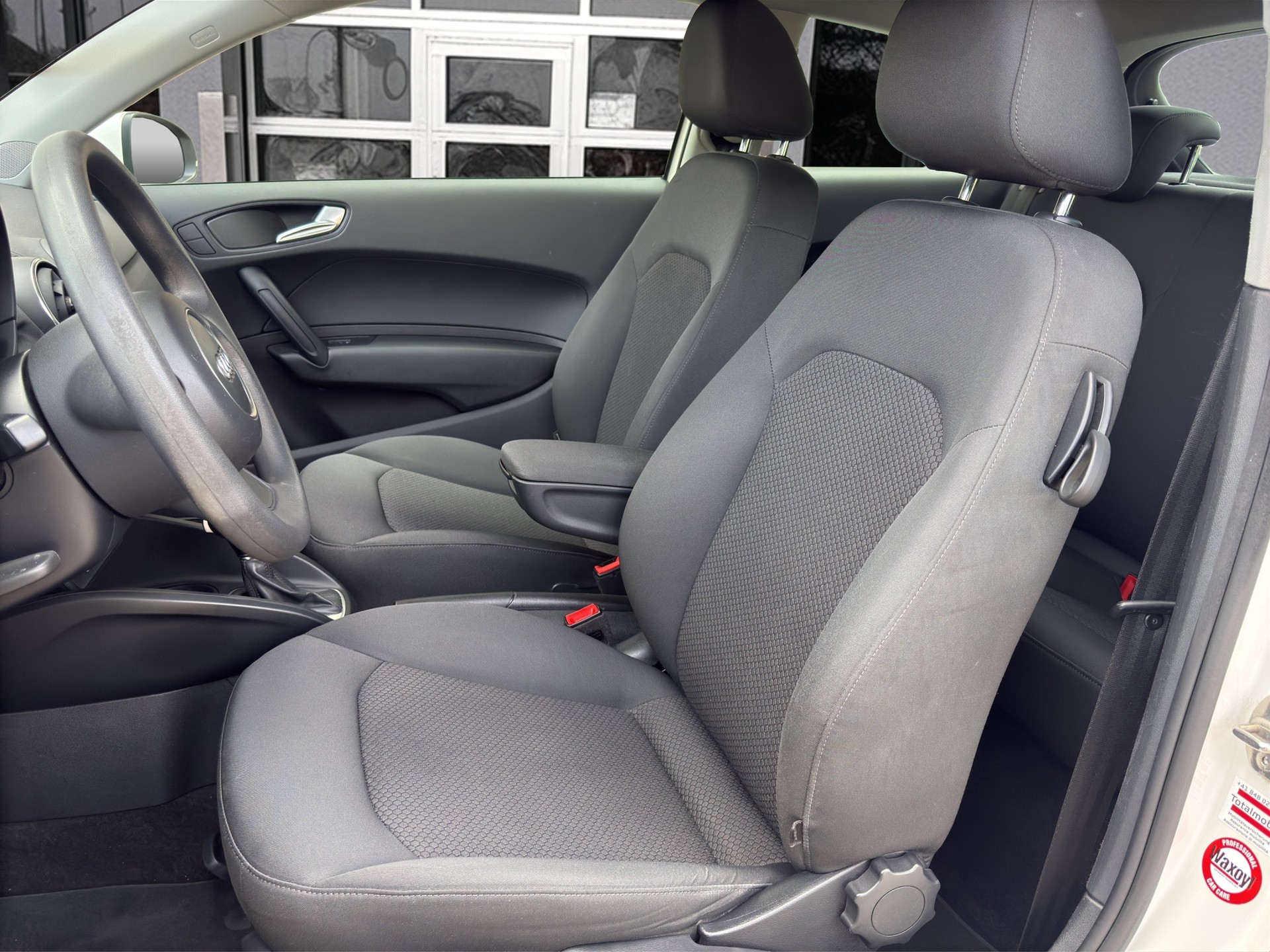AUDI A1 1.0 TFSI S-tronic-image-11