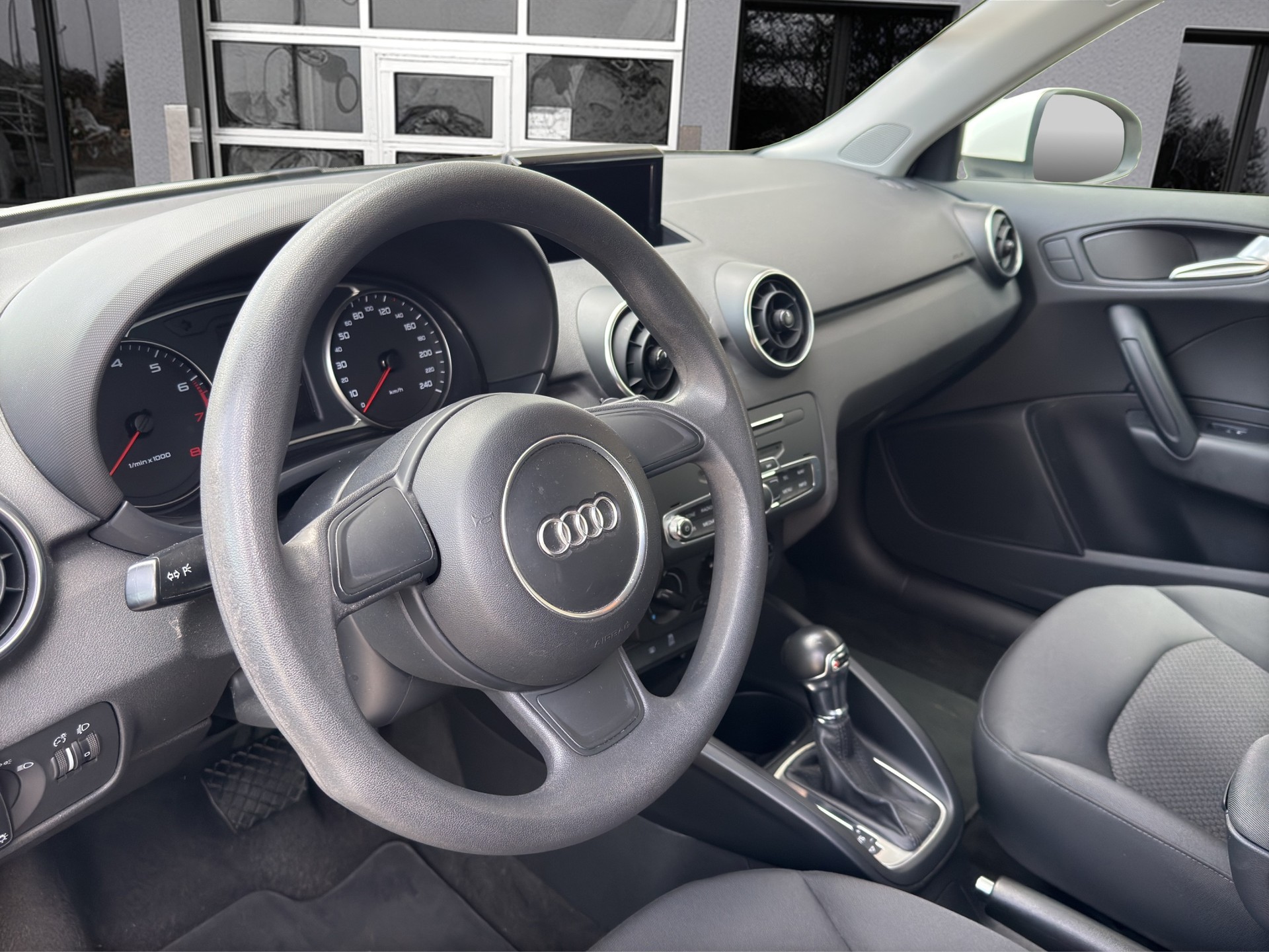 AUDI A1 1.0 TFSI S-tronic-image-10