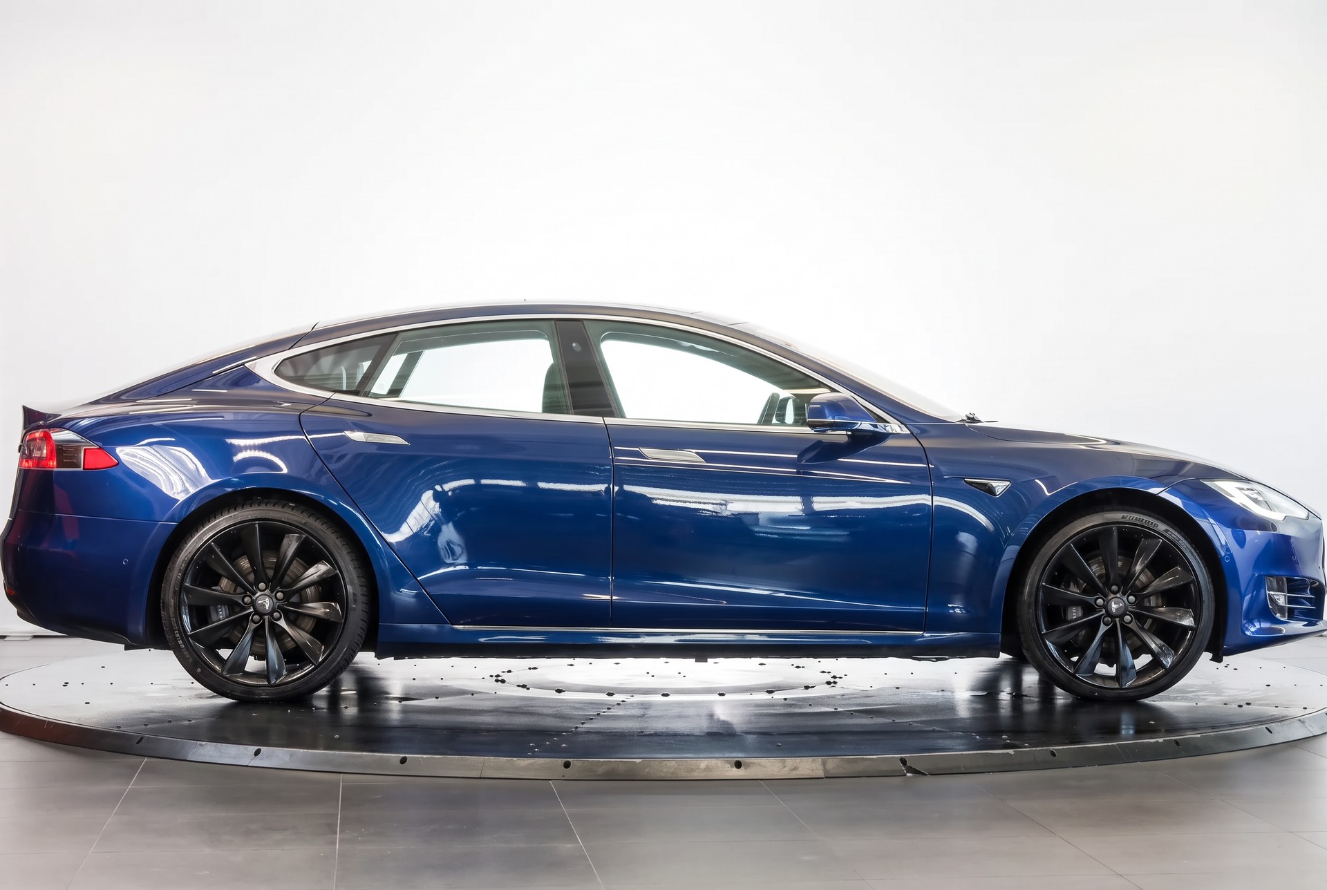 TESLA Model S 100 D Autopilot / Toit panoramique / Jantes 21 pouces-image-6