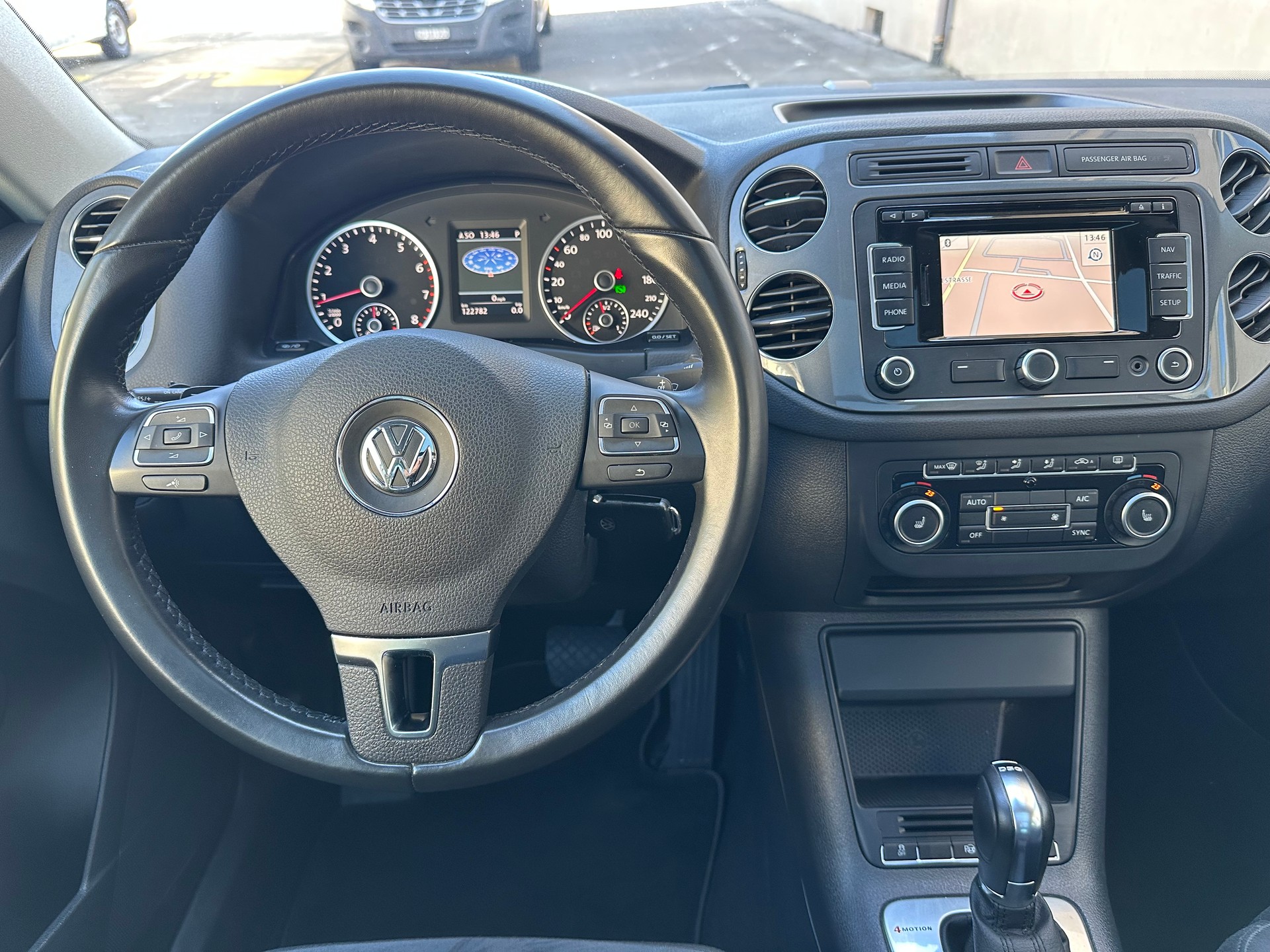 VW Tiguan 2.0 TSI Sport&Style 4Motion DSG-image-10