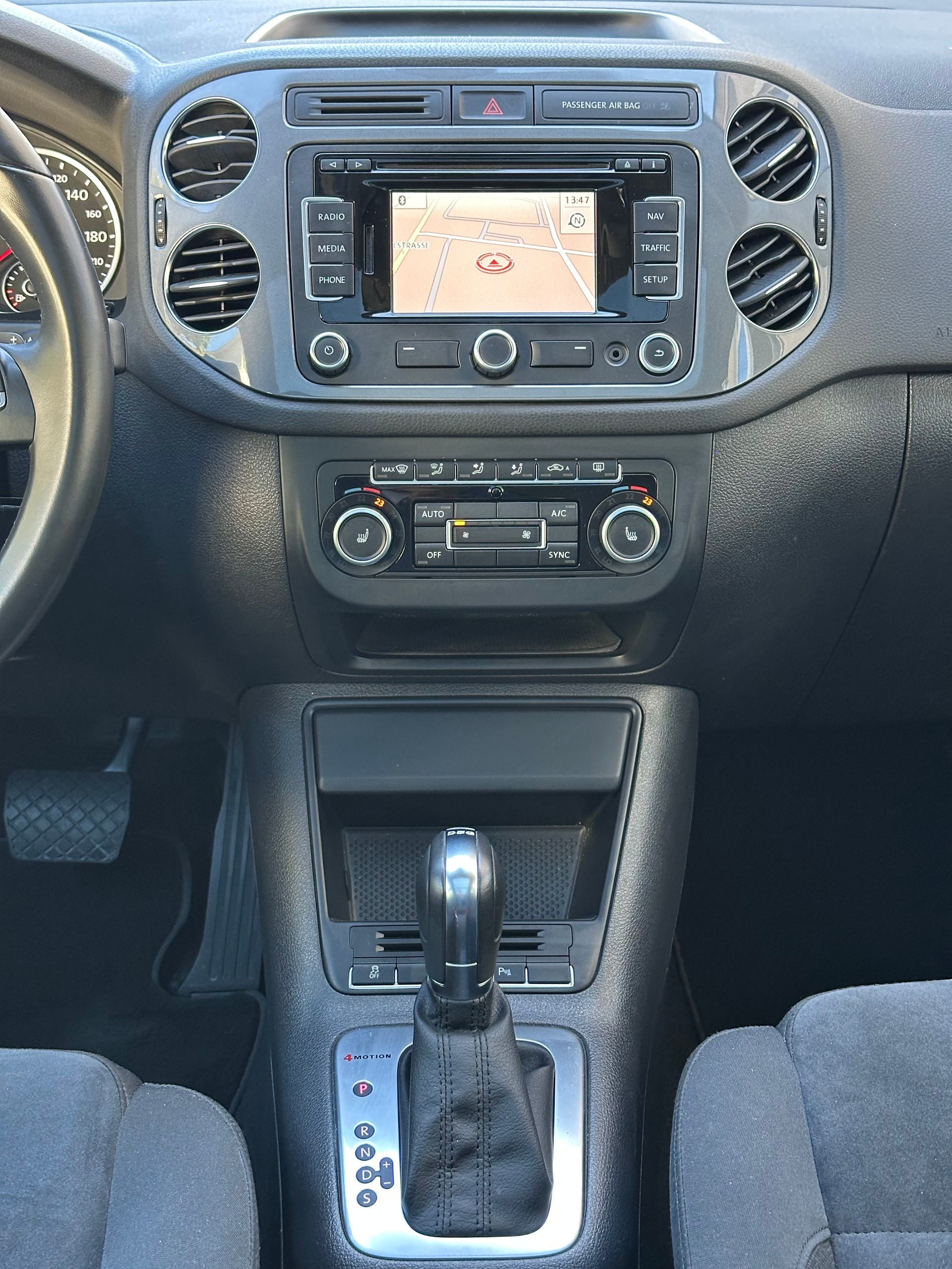 VW Tiguan 2.0 TSI Sport&Style 4Motion DSG-image-18