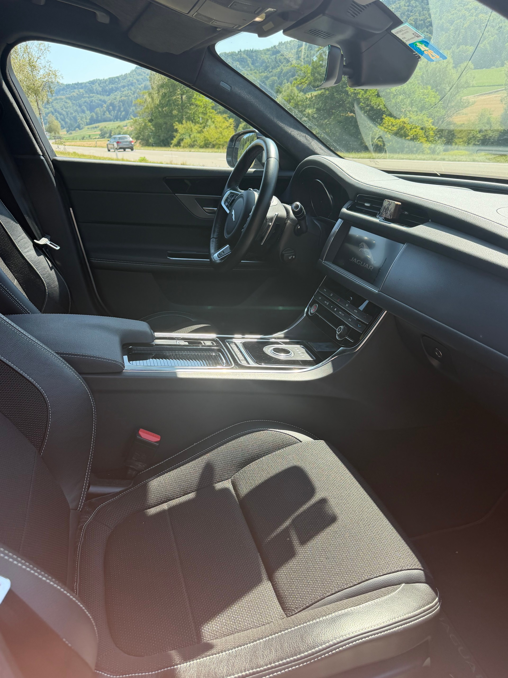 JAGUAR 2.0 D 240 R-Sport AWD-image-4