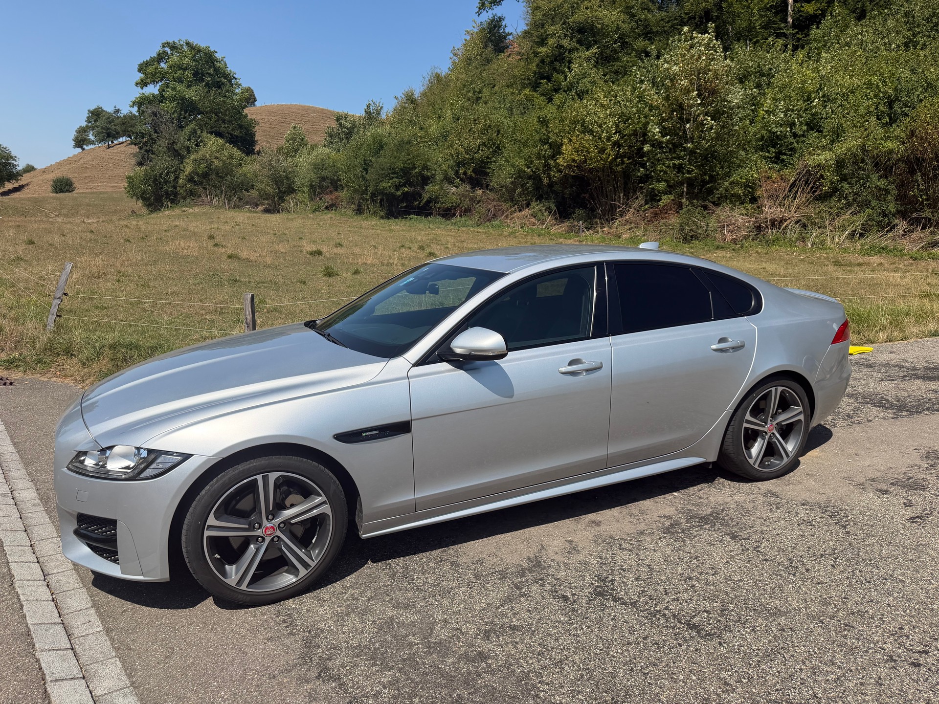 JAGUAR 2.0 D 240 R-Sport AWD-image-1