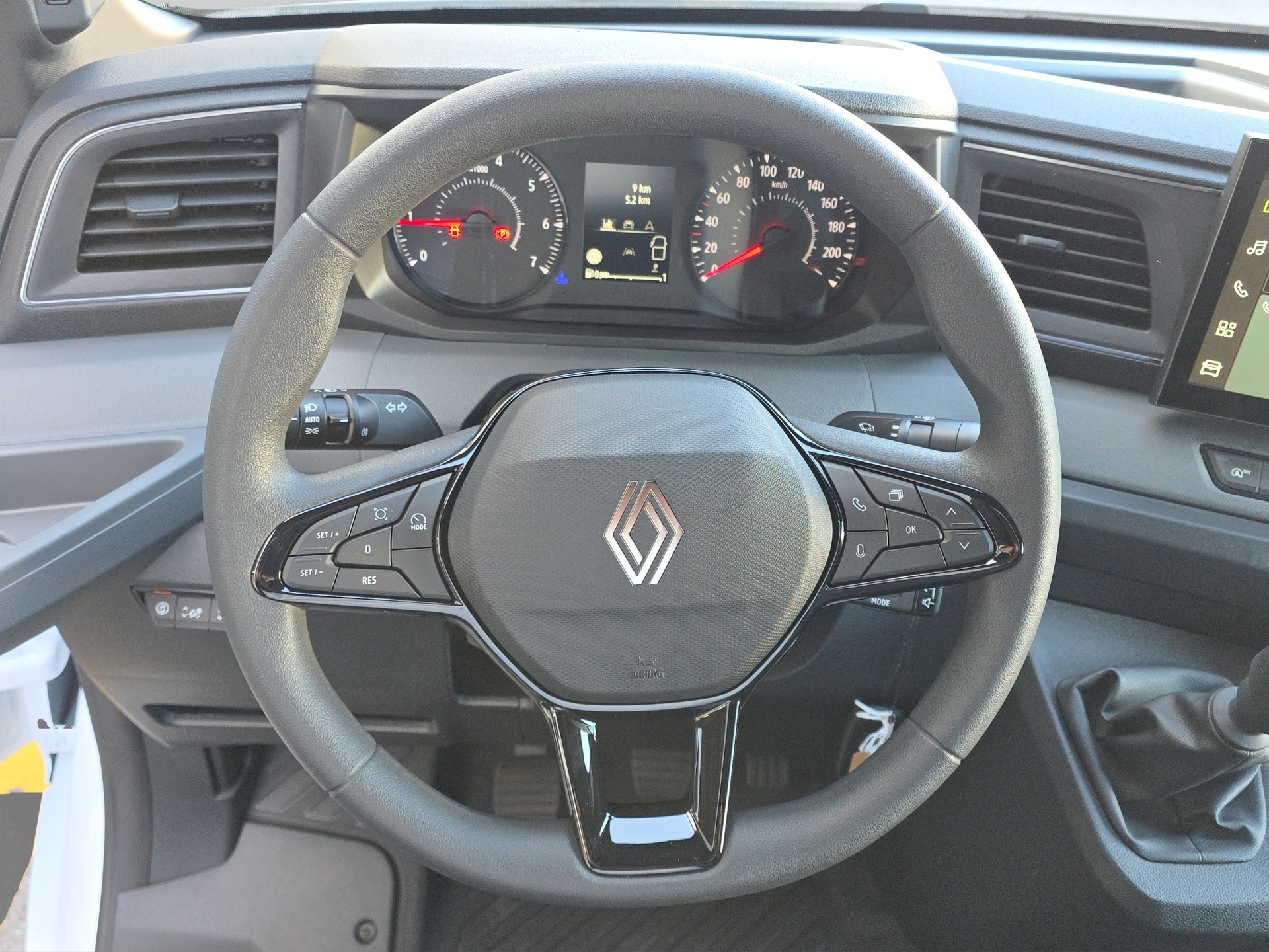 RENAULT Master T35 2.0 Blue dCi 150 L2H2 Advance-image-14