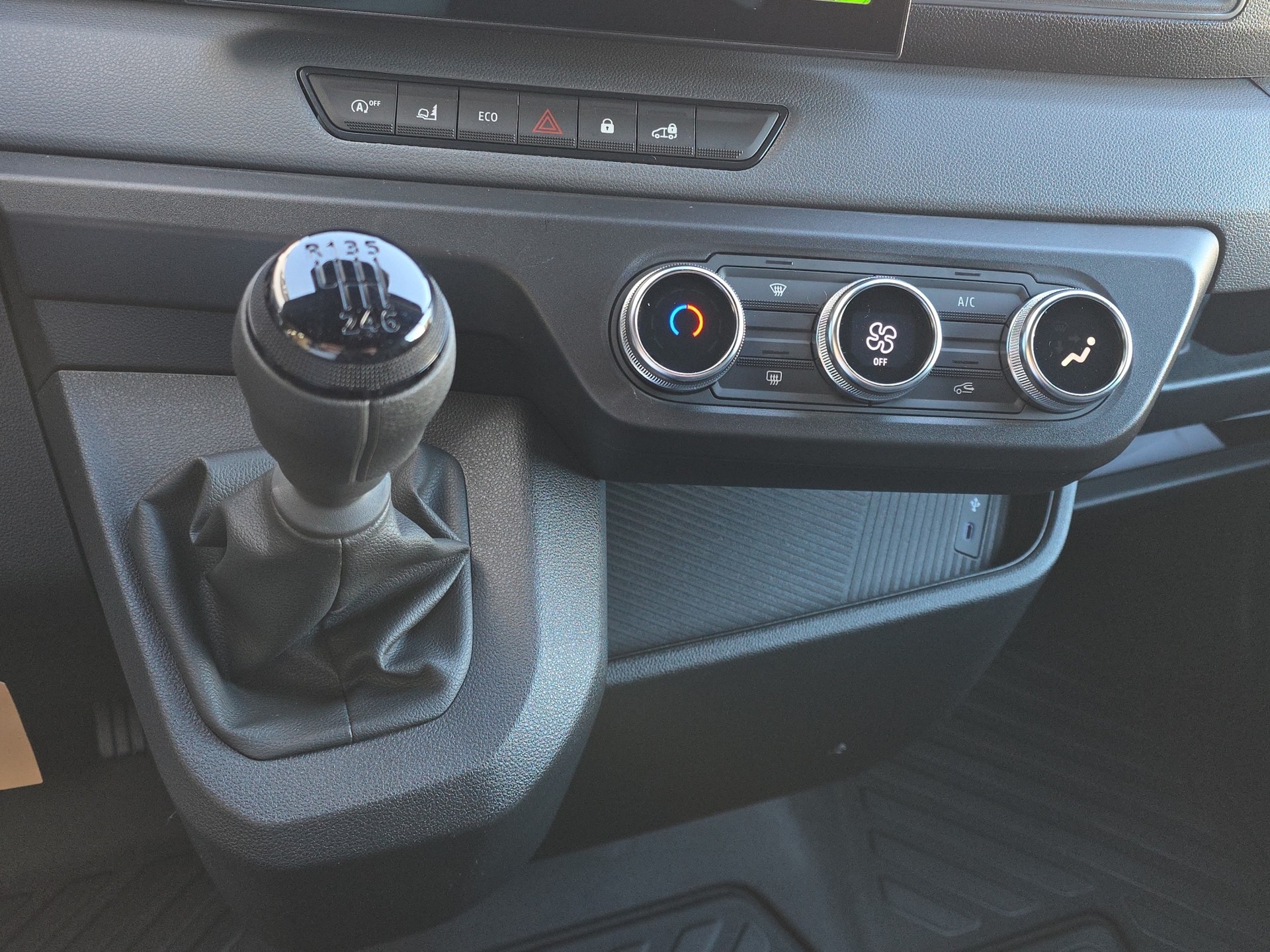 RENAULT Master T35 2.0 Blue dCi 150 L2H2 Advance-image-15