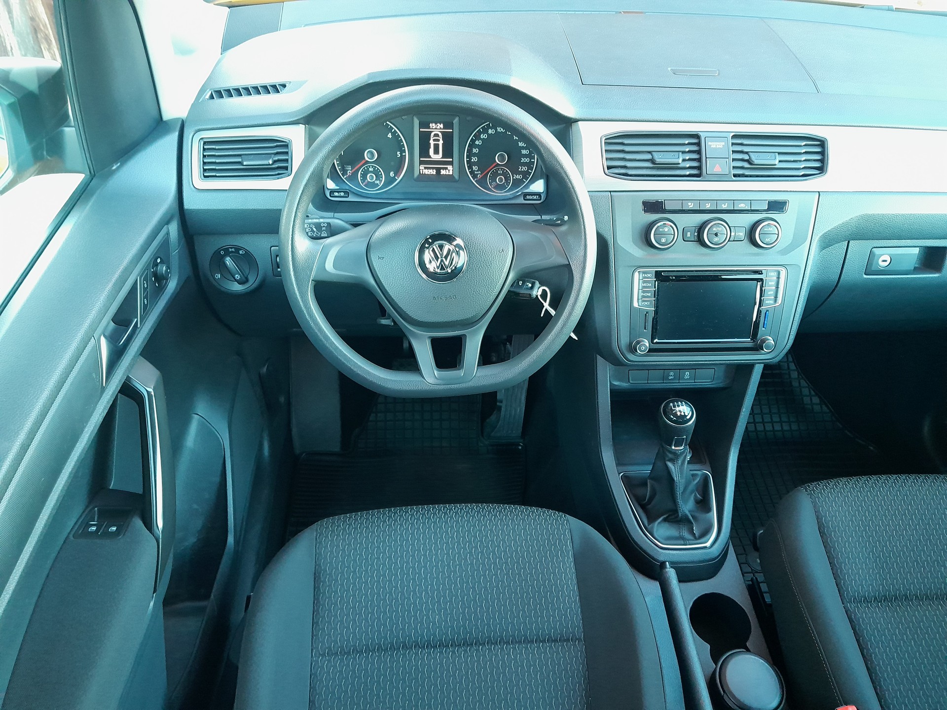 VW Caddy 2.0 TDI Trendline 4Motion-image-3