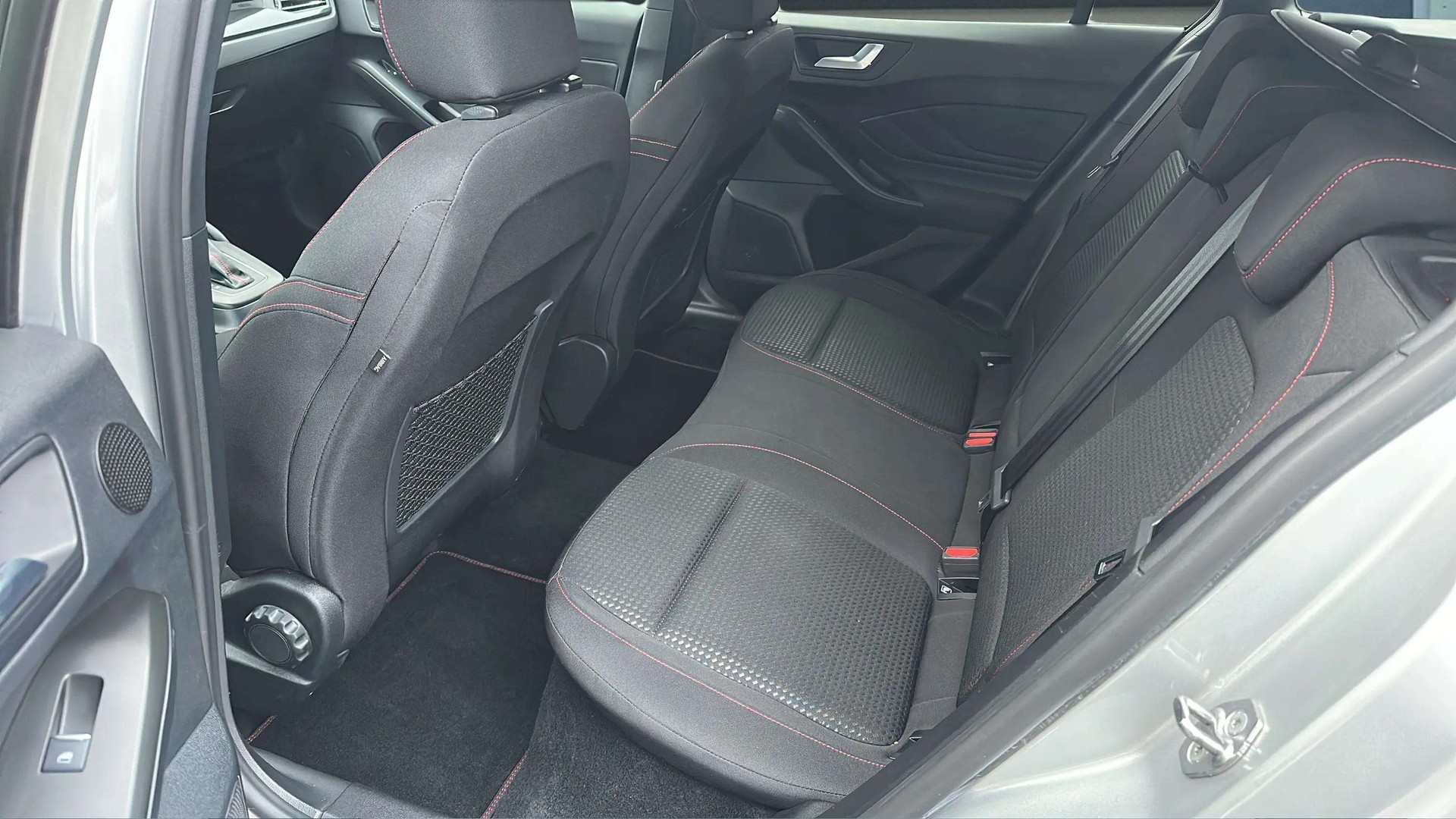 FORD Focus 1.0 MHEV ST-Line X Automat 155PS mit B&O Soundsystem & Werksgarantie-image-13