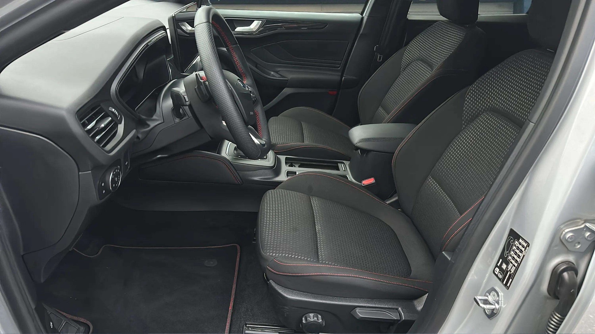 FORD Focus 1.0 MHEV ST-Line X Automat 155PS mit B&O Soundsystem & Werksgarantie-image-10