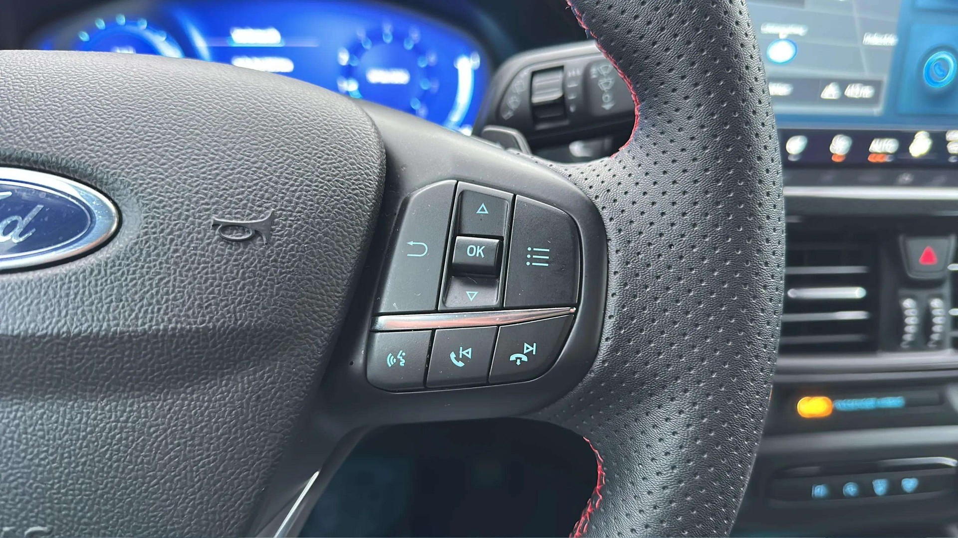 FORD Focus 1.0 MHEV ST-Line X Automat 155PS mit B&O Soundsystem & Werksgarantie-image-21