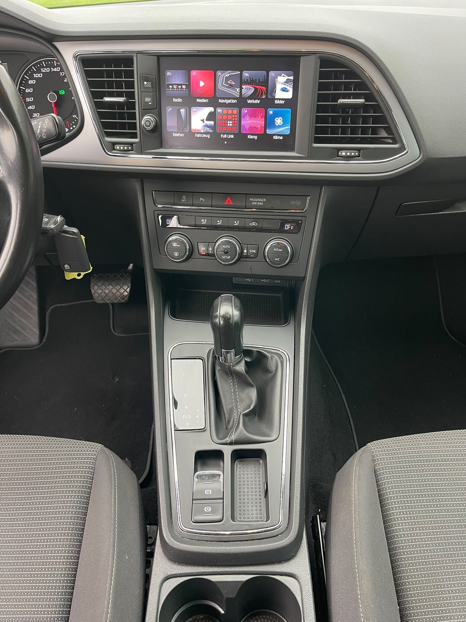 SEAT Leon ST 1.6 TDI CR Style DSG-image-9