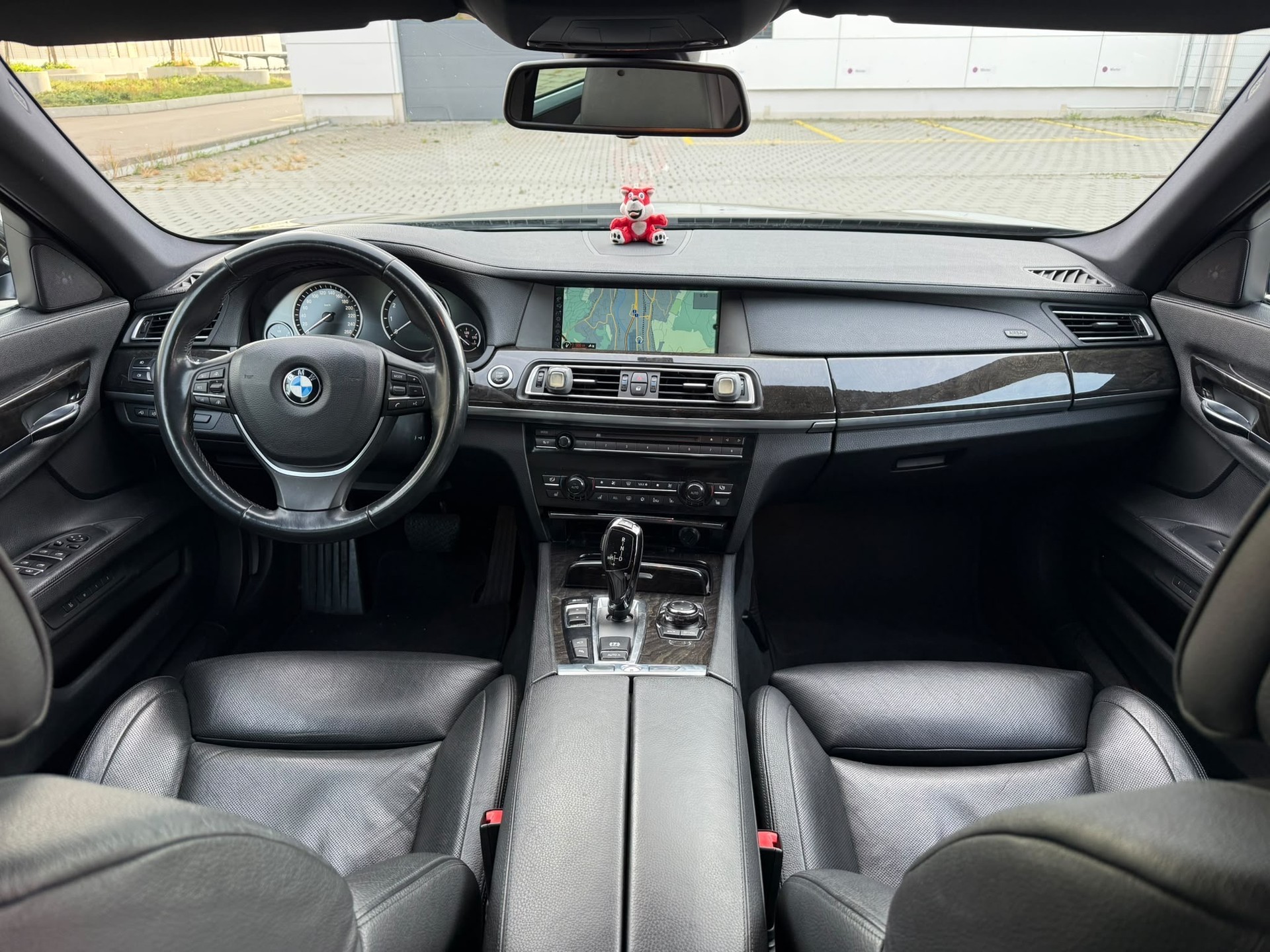 BMW 740i L-image-10